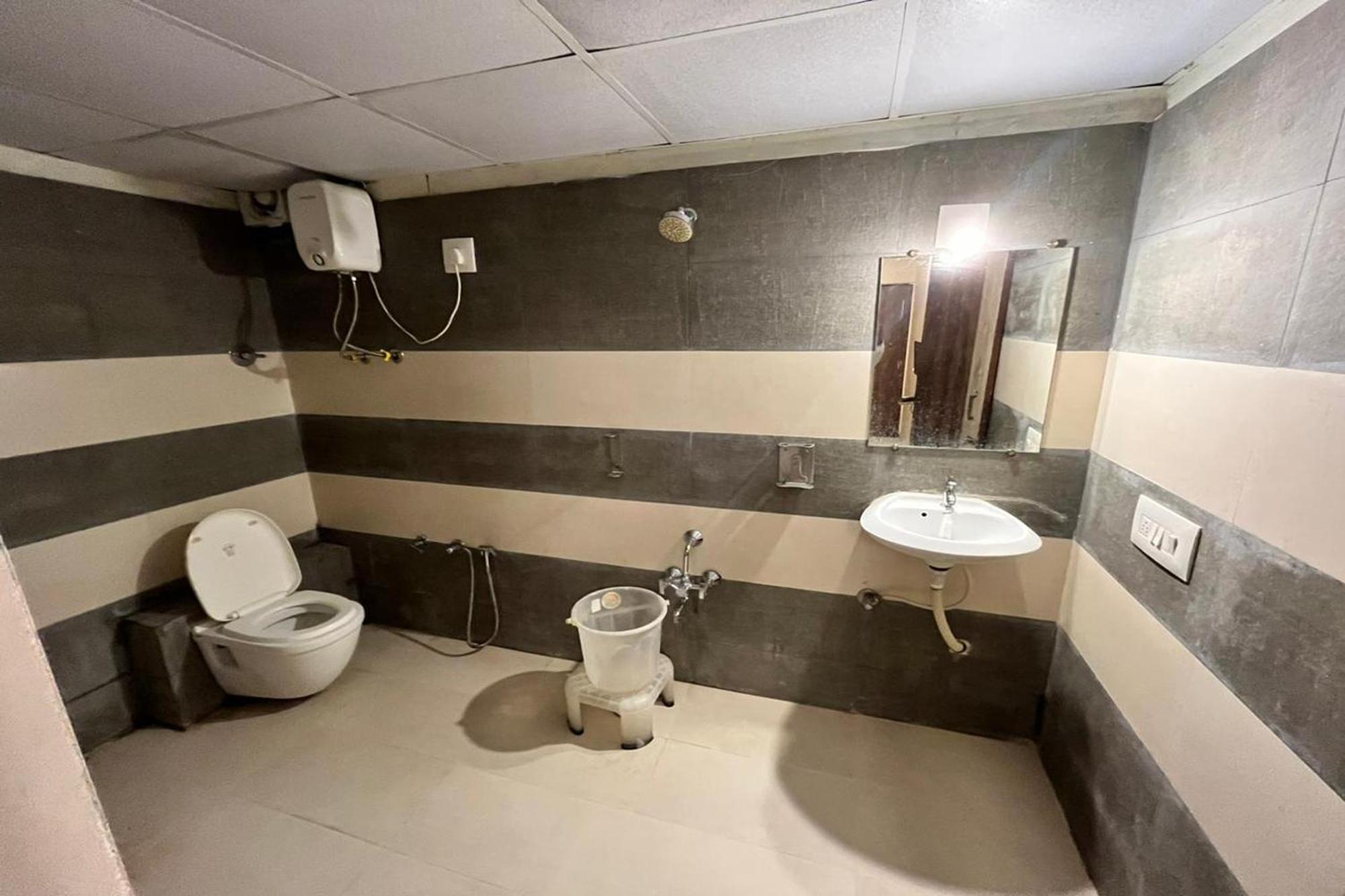 Kalyan Palace Hotel Batwa