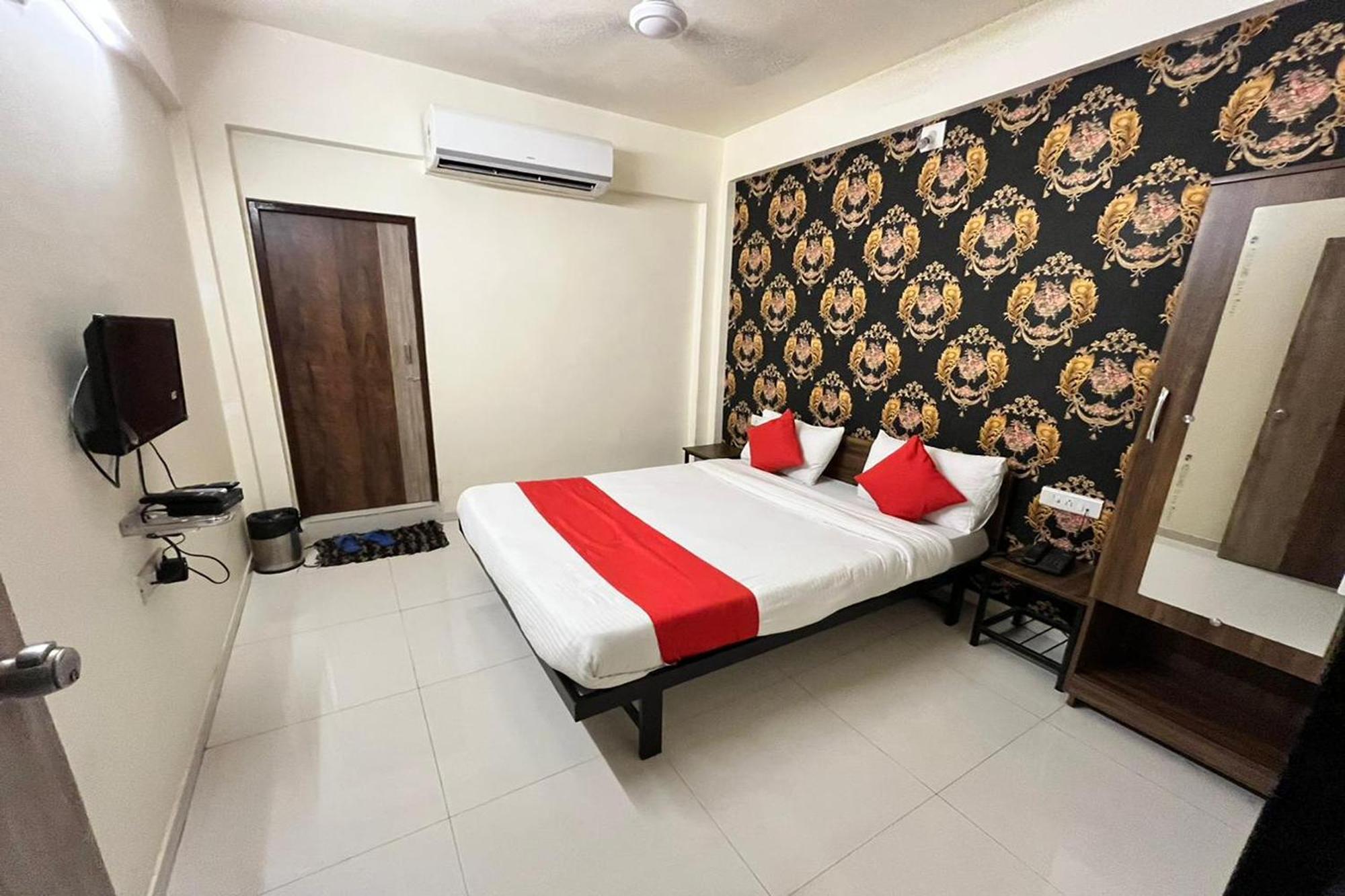 Kalyan Palace Hotel Batwa