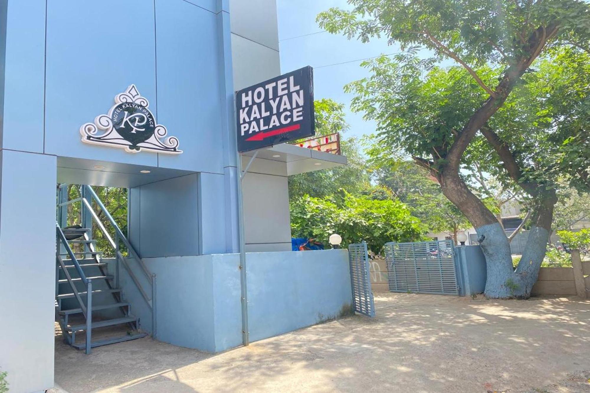 Kalyan Palace 2* Batwa