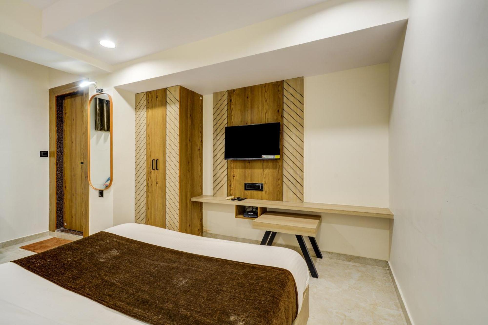 Royal Ican Sindhubhavan Road Hotel