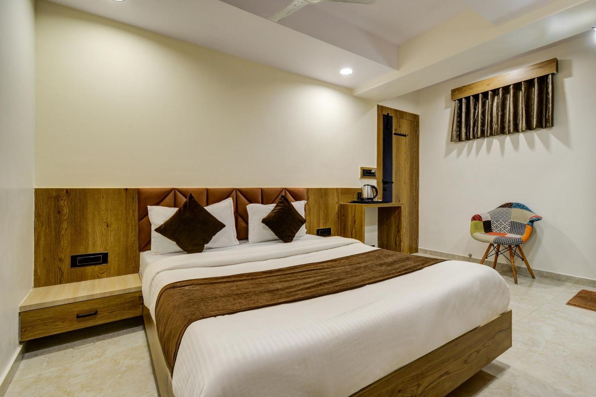 Hotel Royal Ican Sindhubhavan Road Ahmedabad