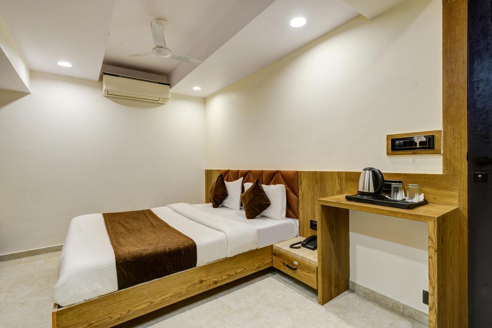 Royal Ican Sindhubhavan Road Hotel Ahmedabad