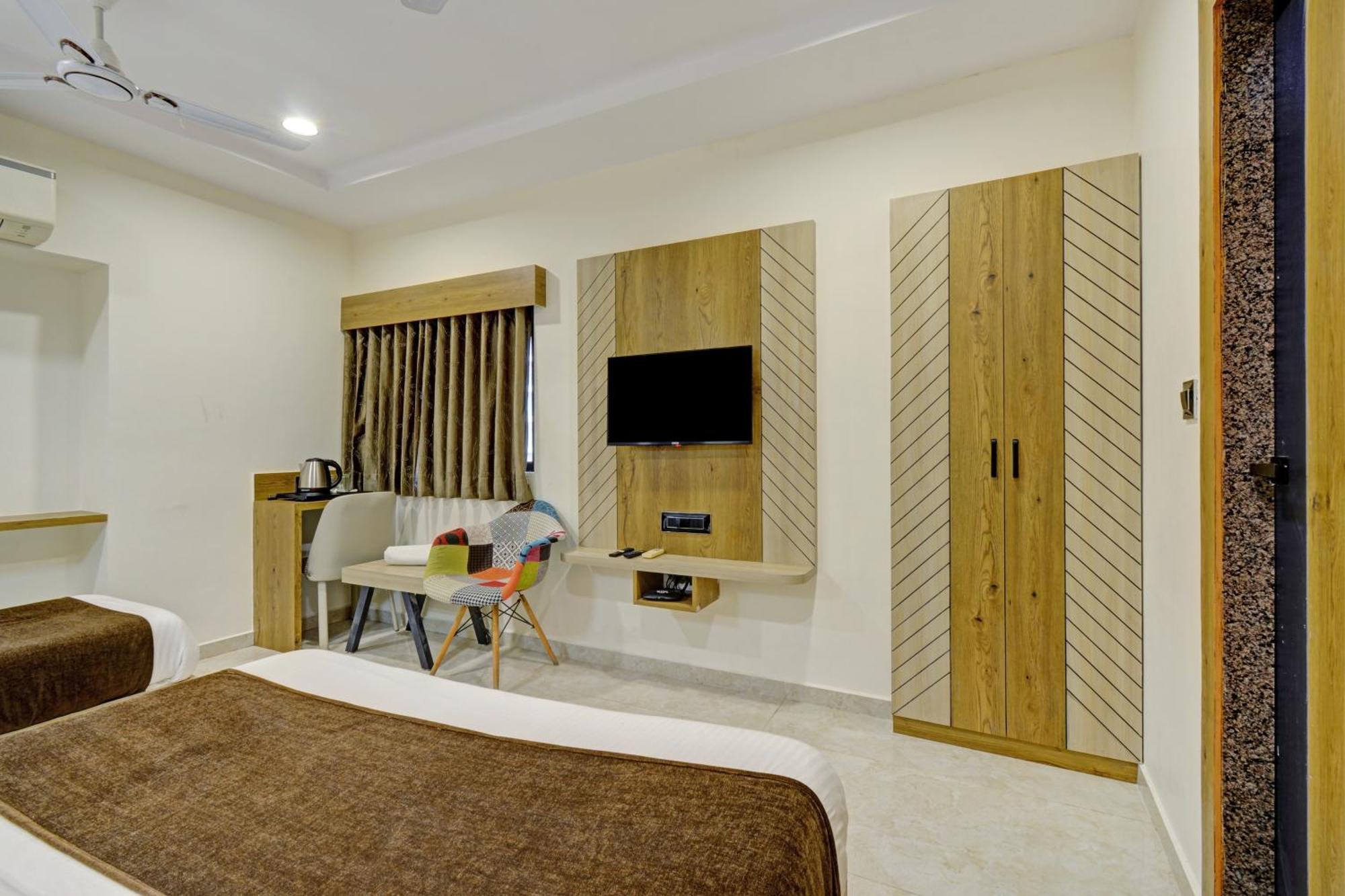 Royal Ican Sindhubhavan Road Hotel 2*