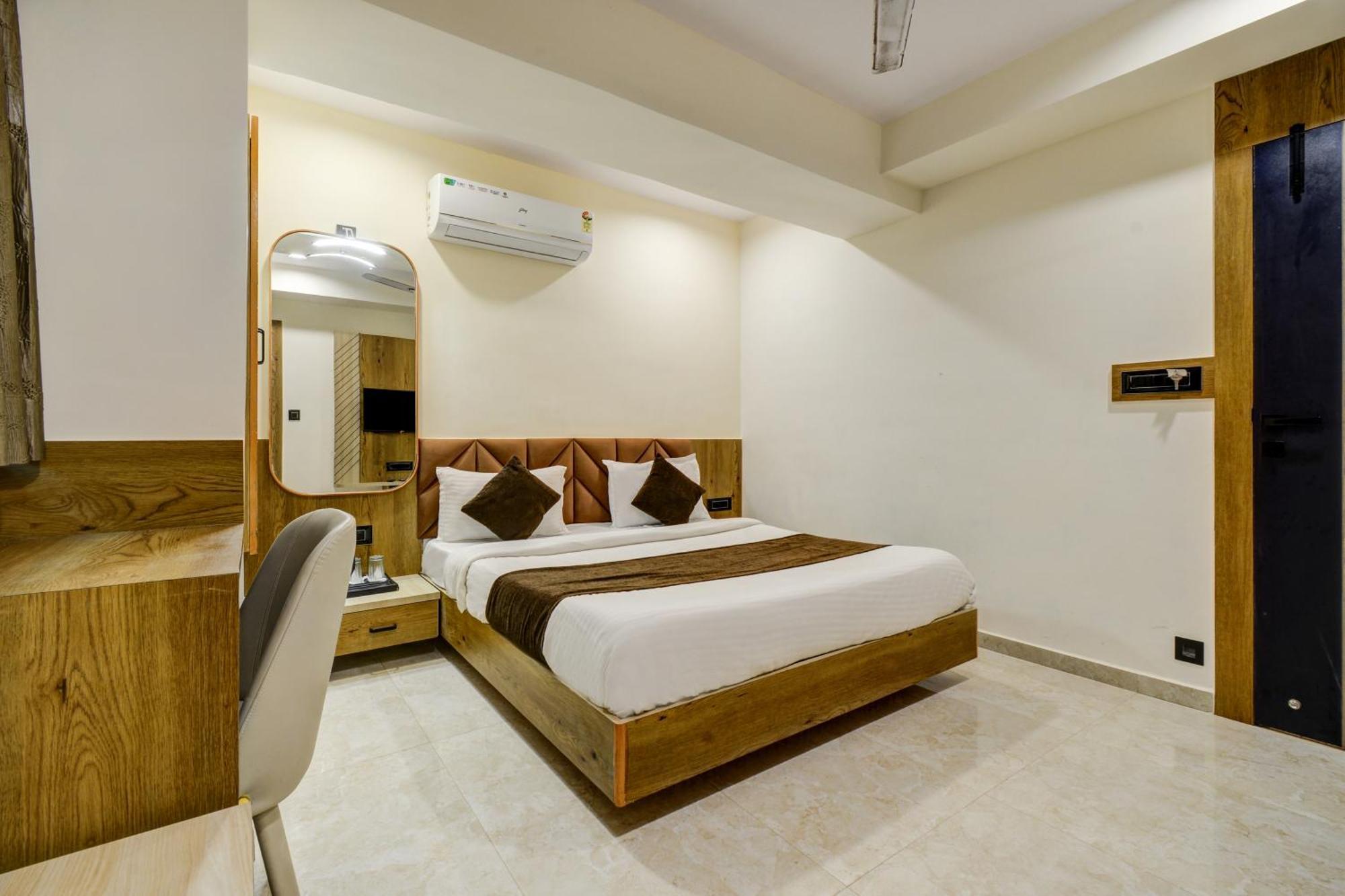 Royal Ican Sindhubhavan Road Hotel 2*