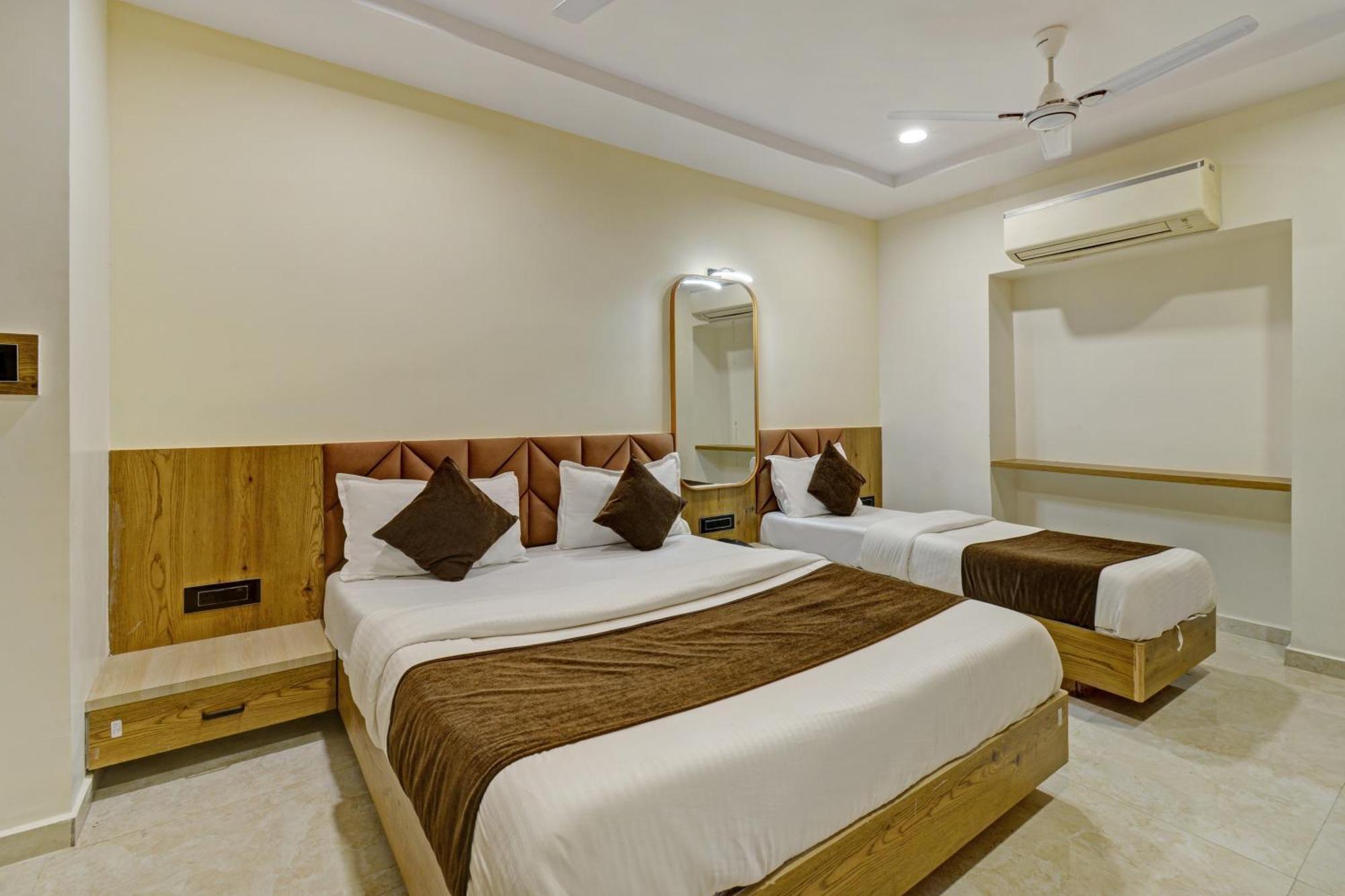 Royal Ican Sindhubhavan Road Hotel Ahmedabad