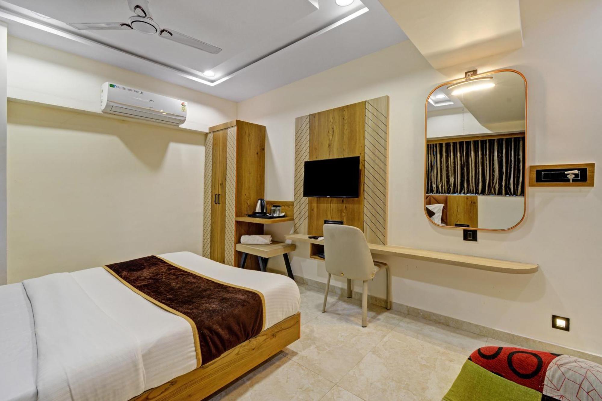 Royal Ican Sindhubhavan Road