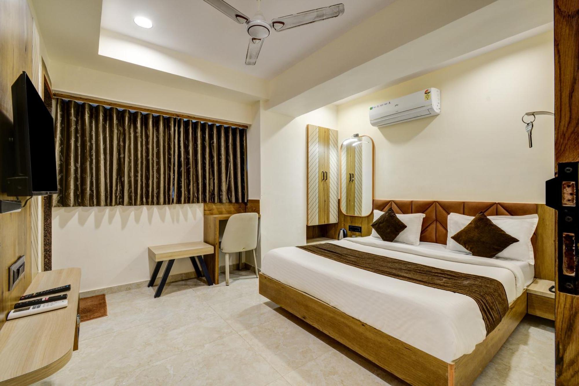 Royal Ican Sindhubhavan Road Hotel 2*