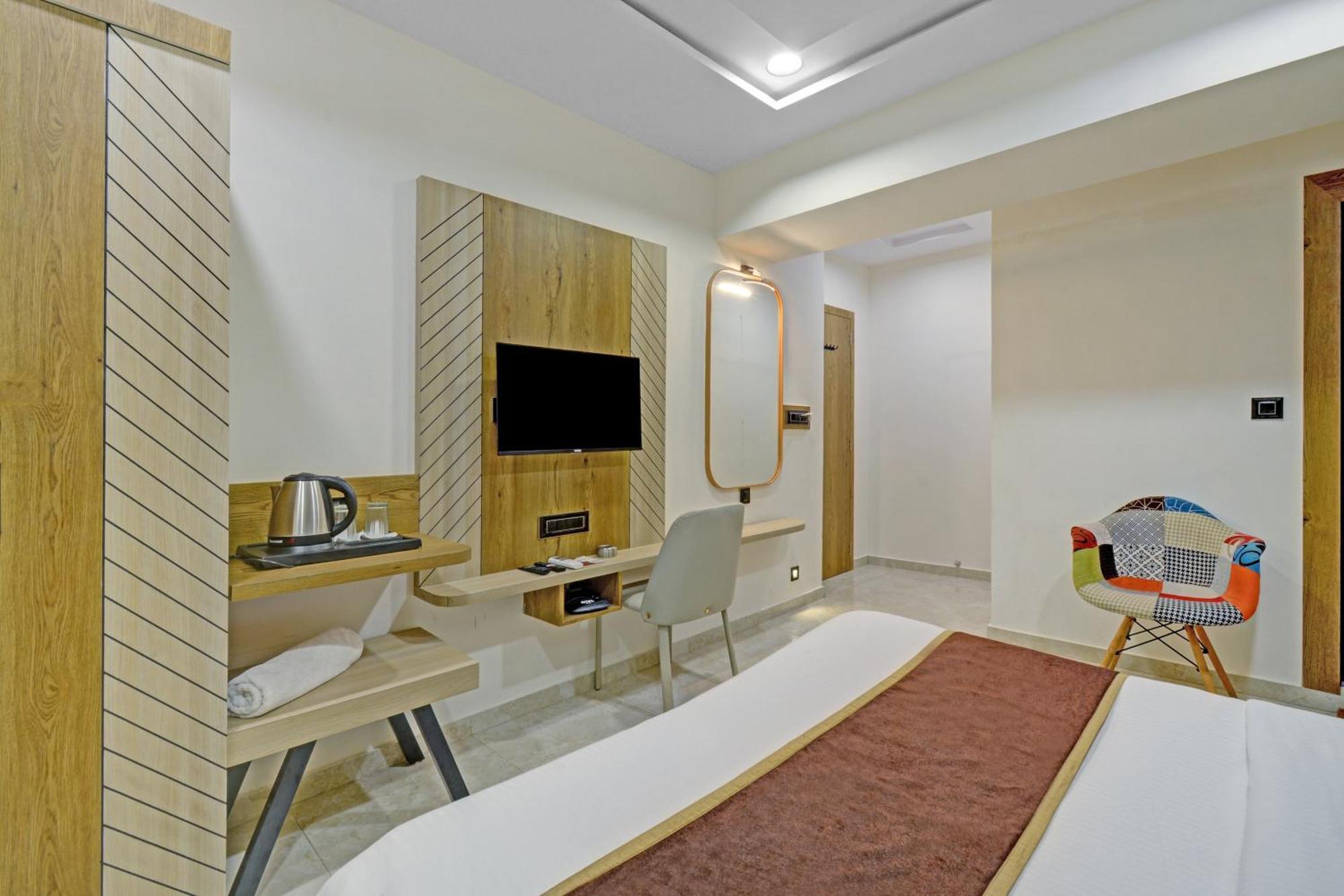Royal Ican Sindhubhavan Road Hotel