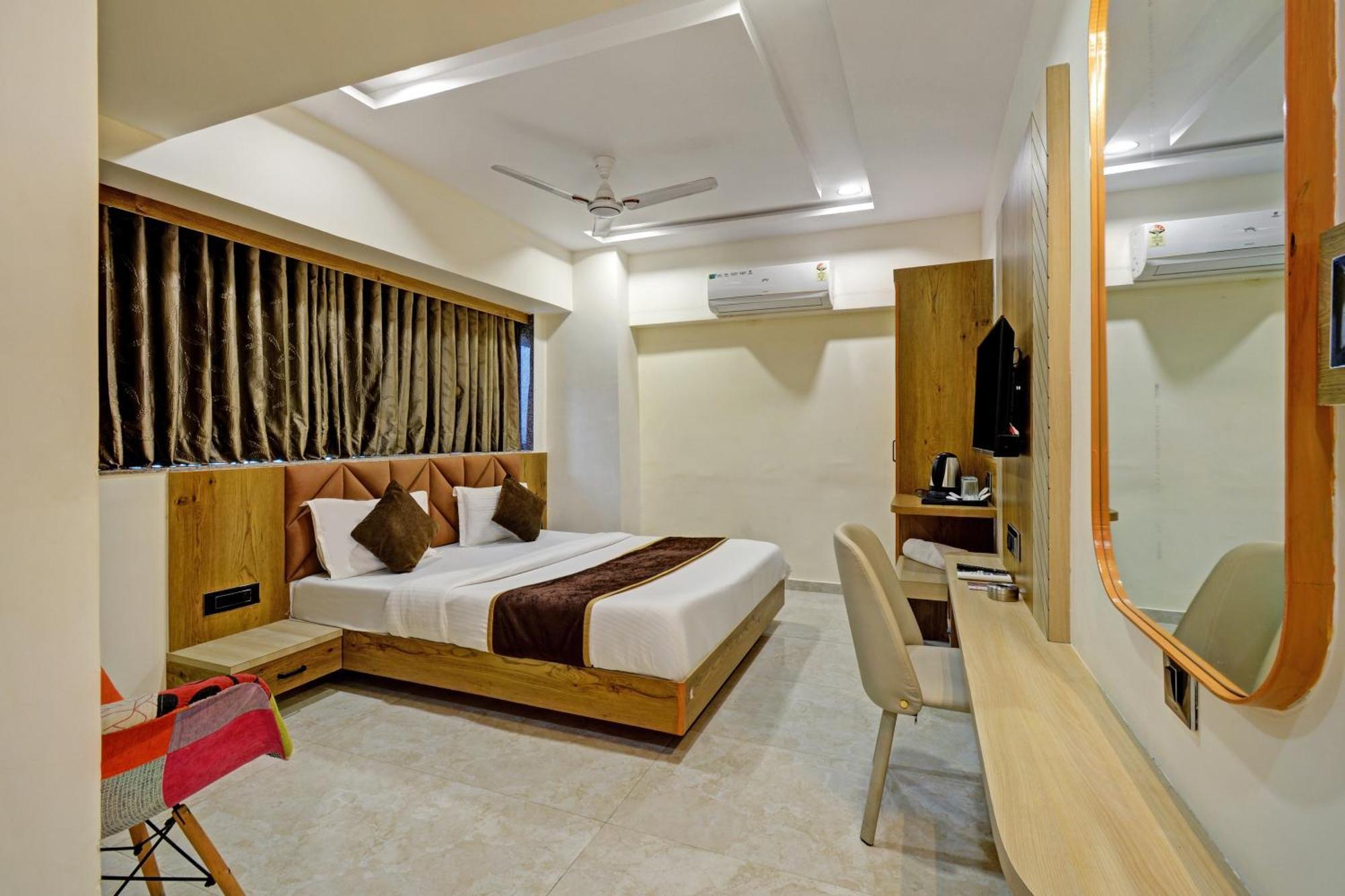 Royal Ican Sindhubhavan Road Hotel 2*