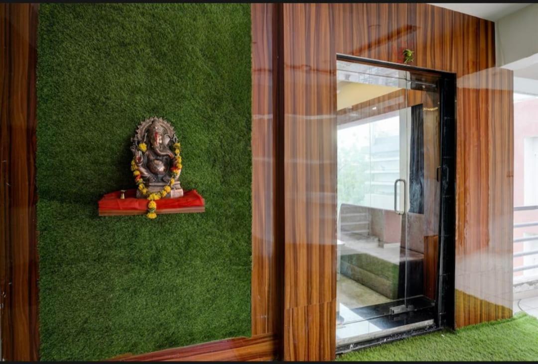 Shubham Thaltej Hotel 3*