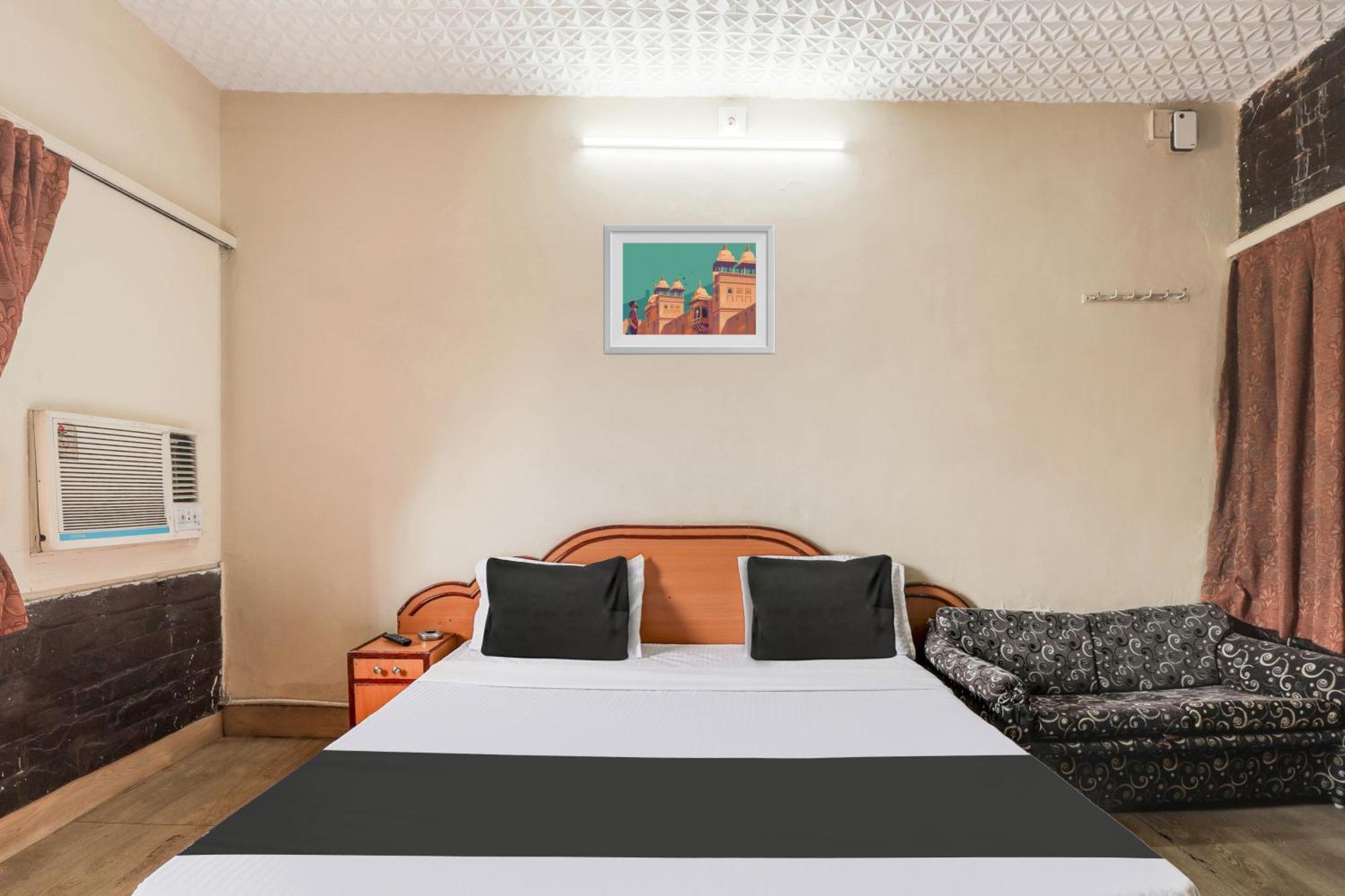Hotel O Ellis