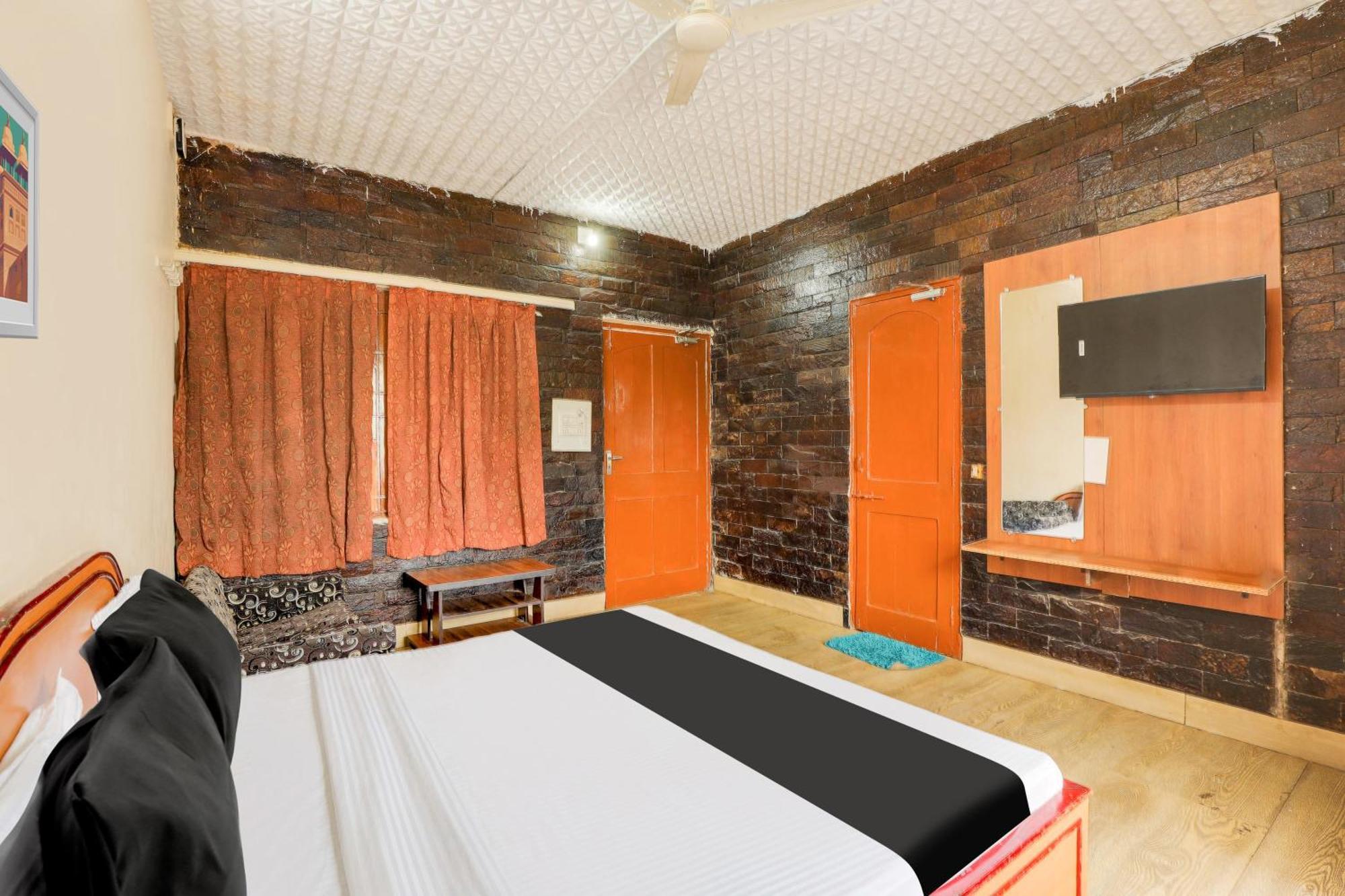 Hotel O Ellis Ahmedabad