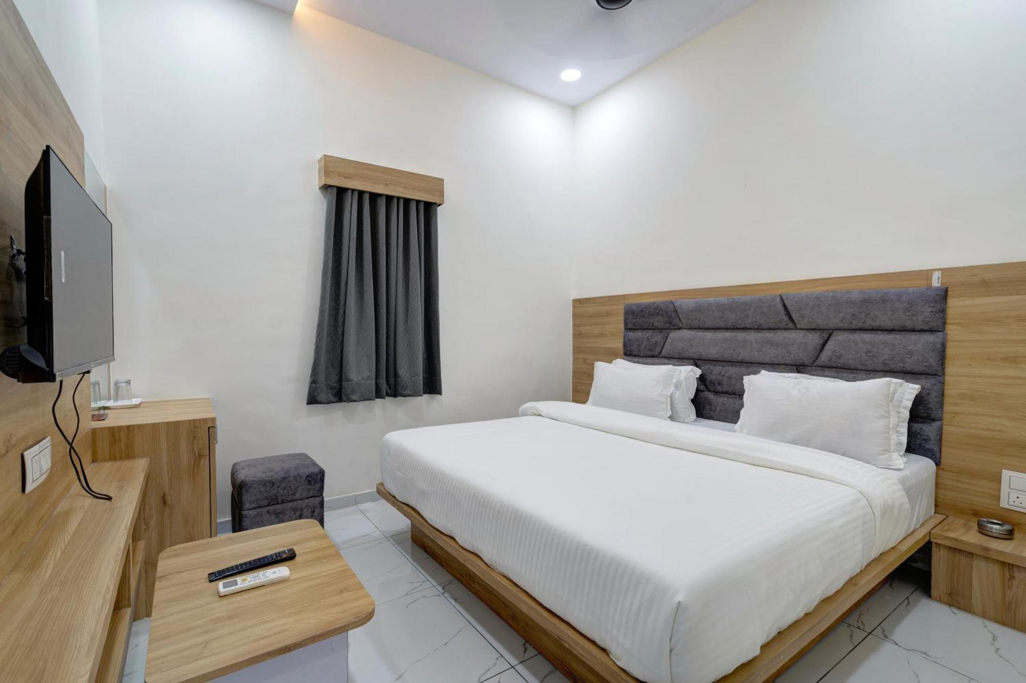 Hotel Apple View,ahmedabad
