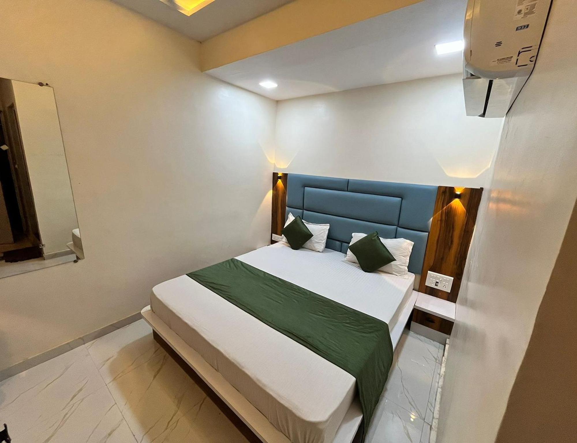 The Grand Near Maninagar Railway Station Hotel