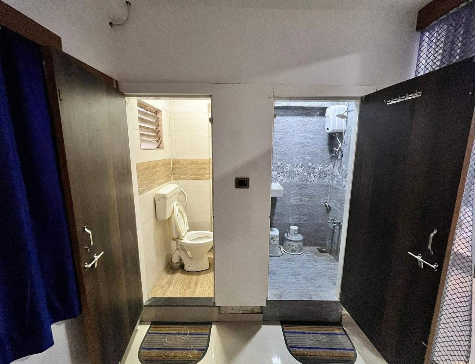 The Grand Near Maninagar Railway Station Hotel