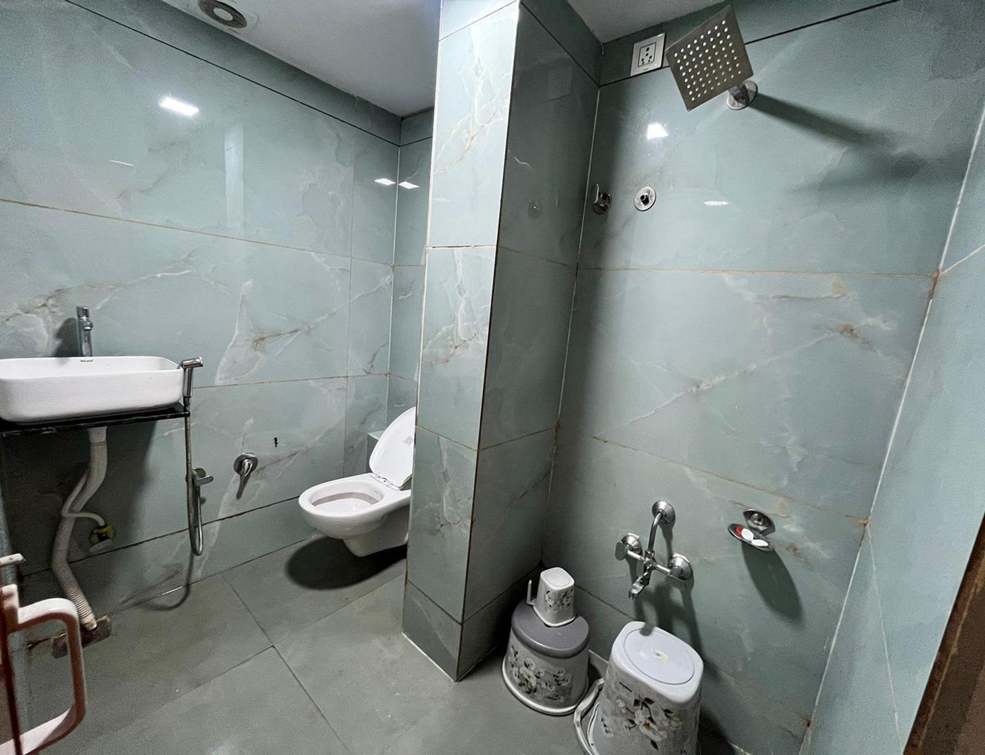 Hotel The Grand Near Maninagar Railway Station 2*