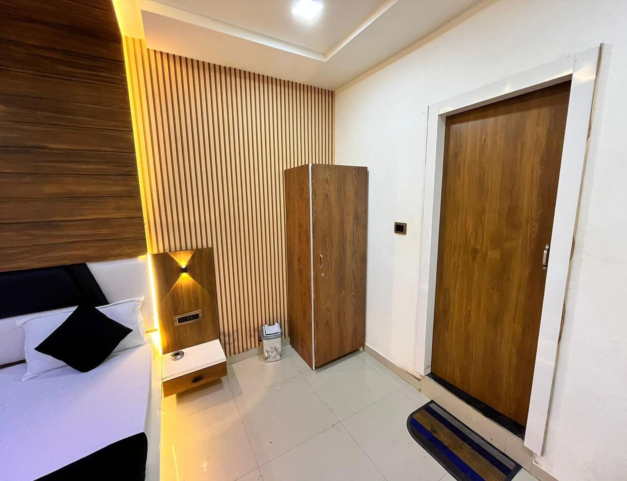 Hotel The Grand Near Maninagar Railway Station