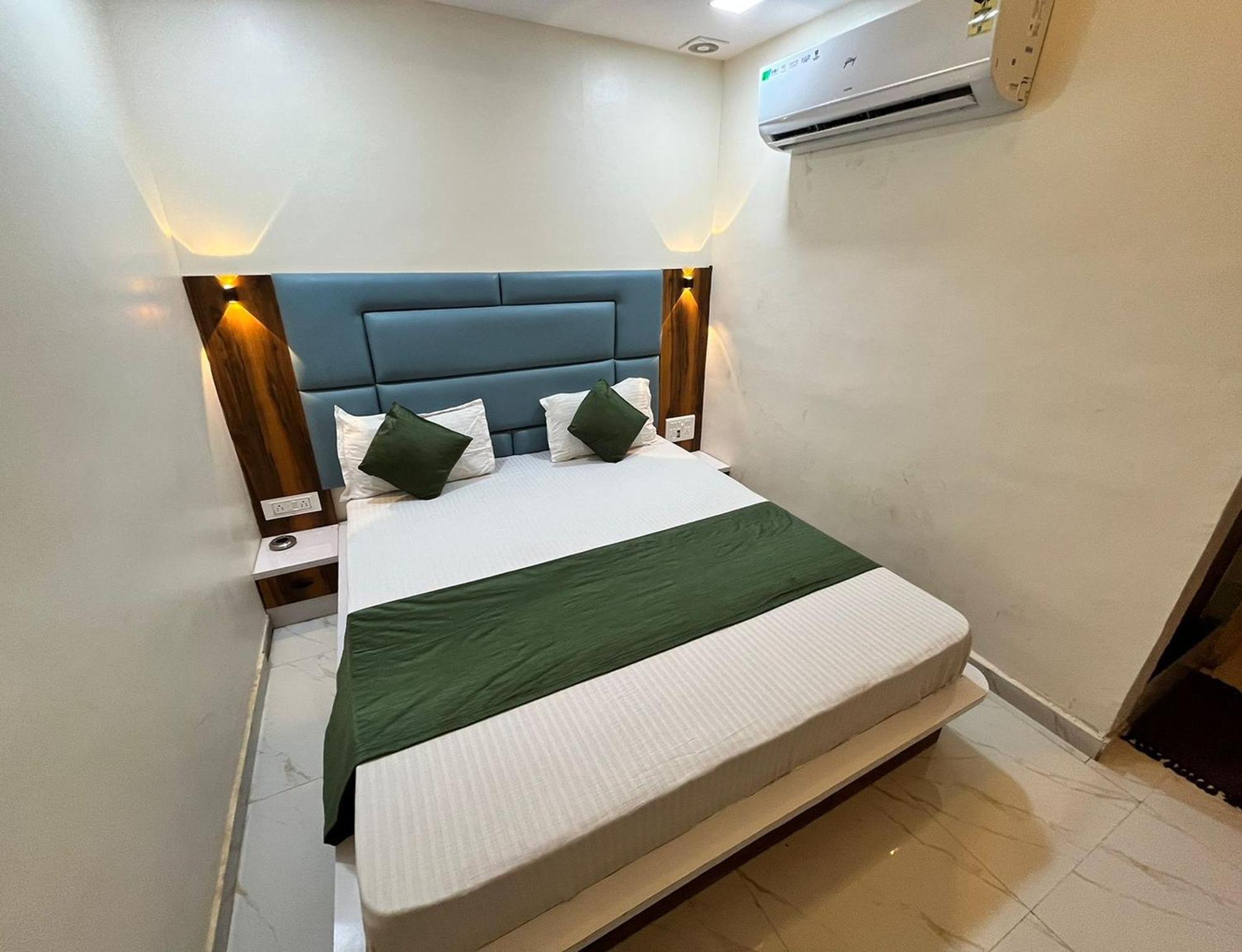 Hotel The Grand Near Maninagar Railway Station 2*