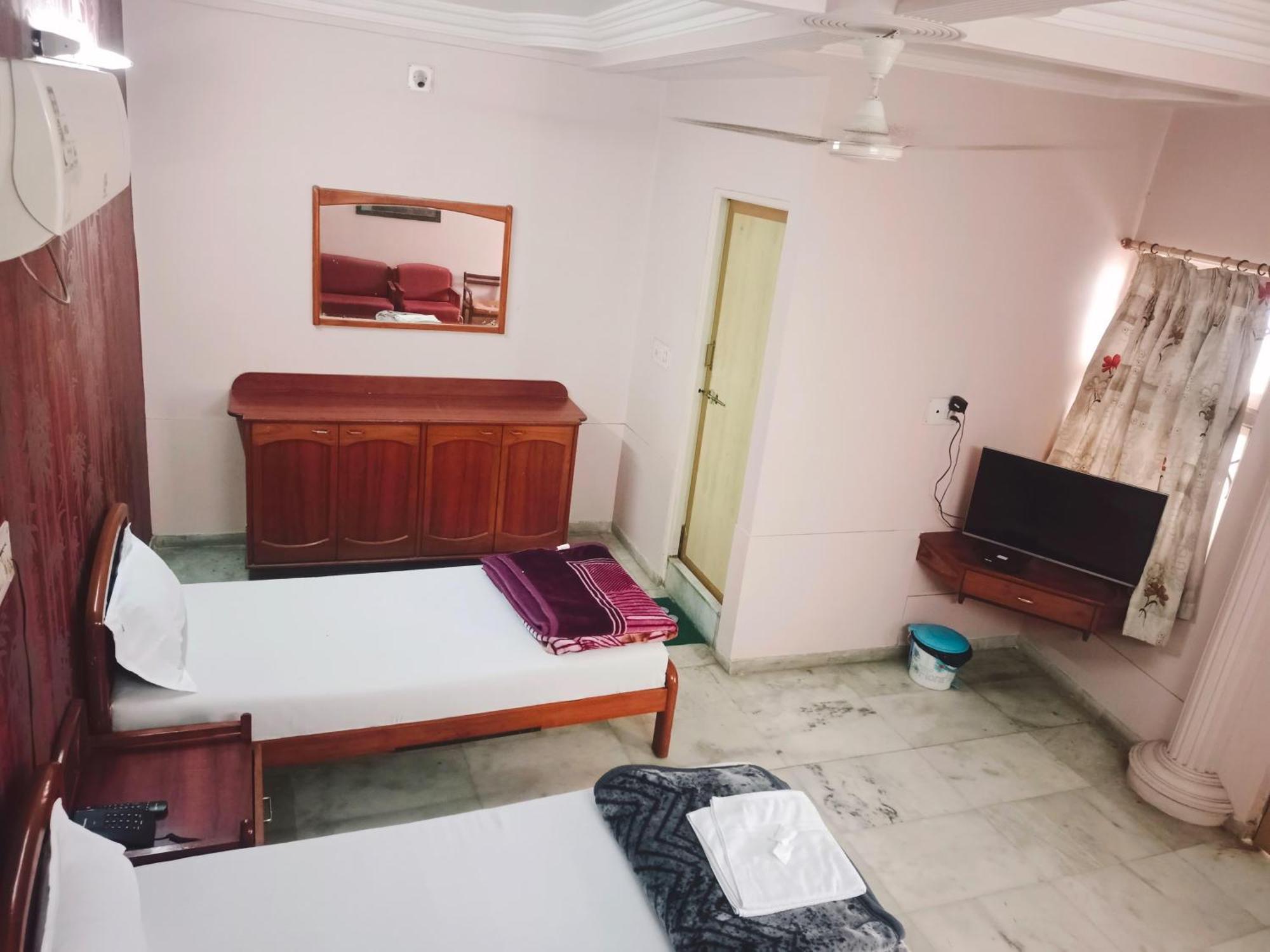 Hotel Jai Radhe 2*