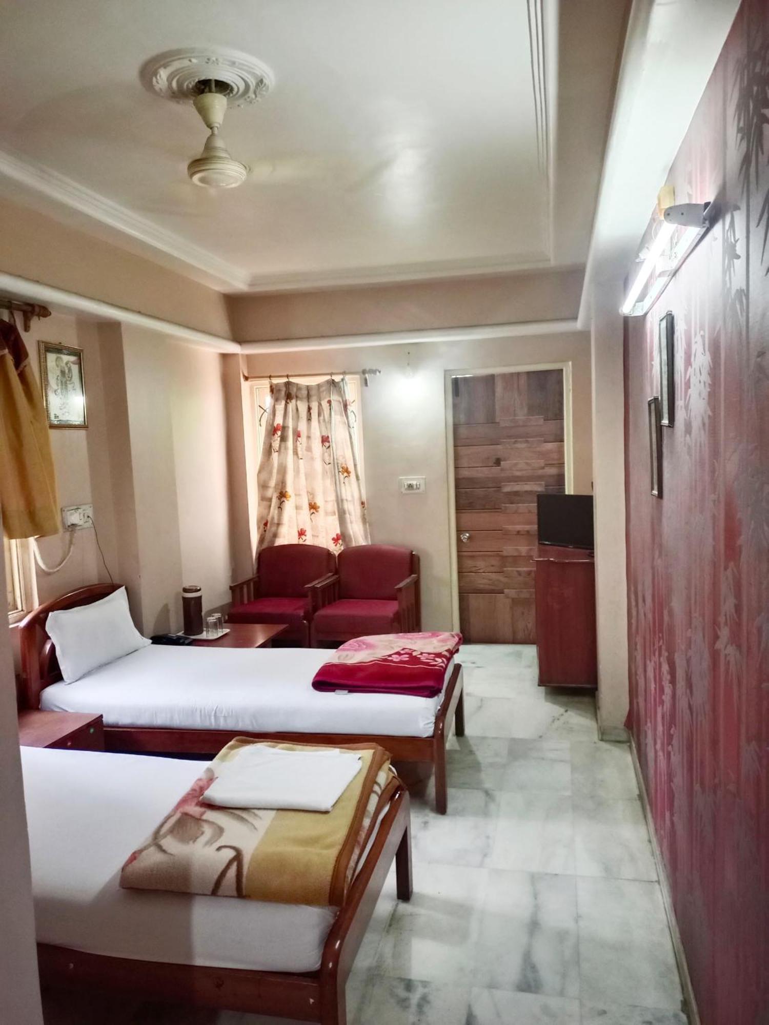 Jai Radhe Hotel 2*