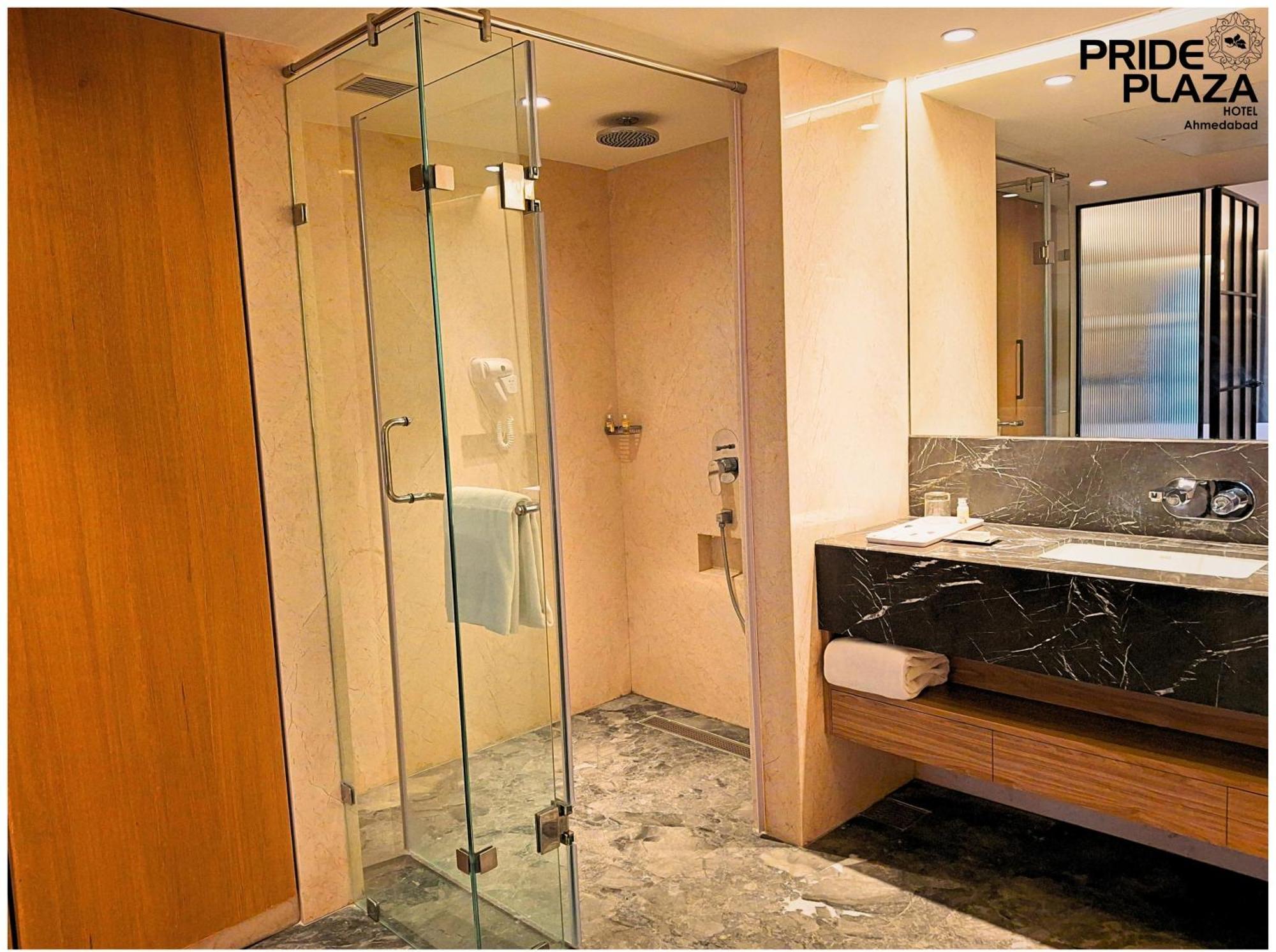 Pride Plaza Hotel, Ahmedabad