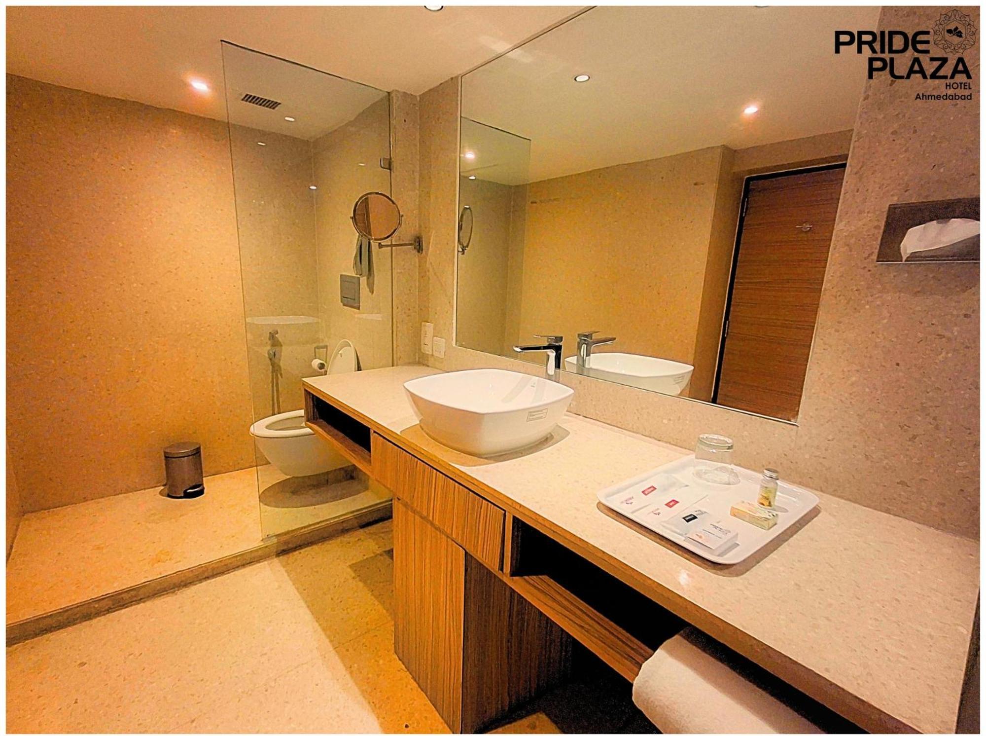 Pride Plaza Hotel, 5* Ahmedabad