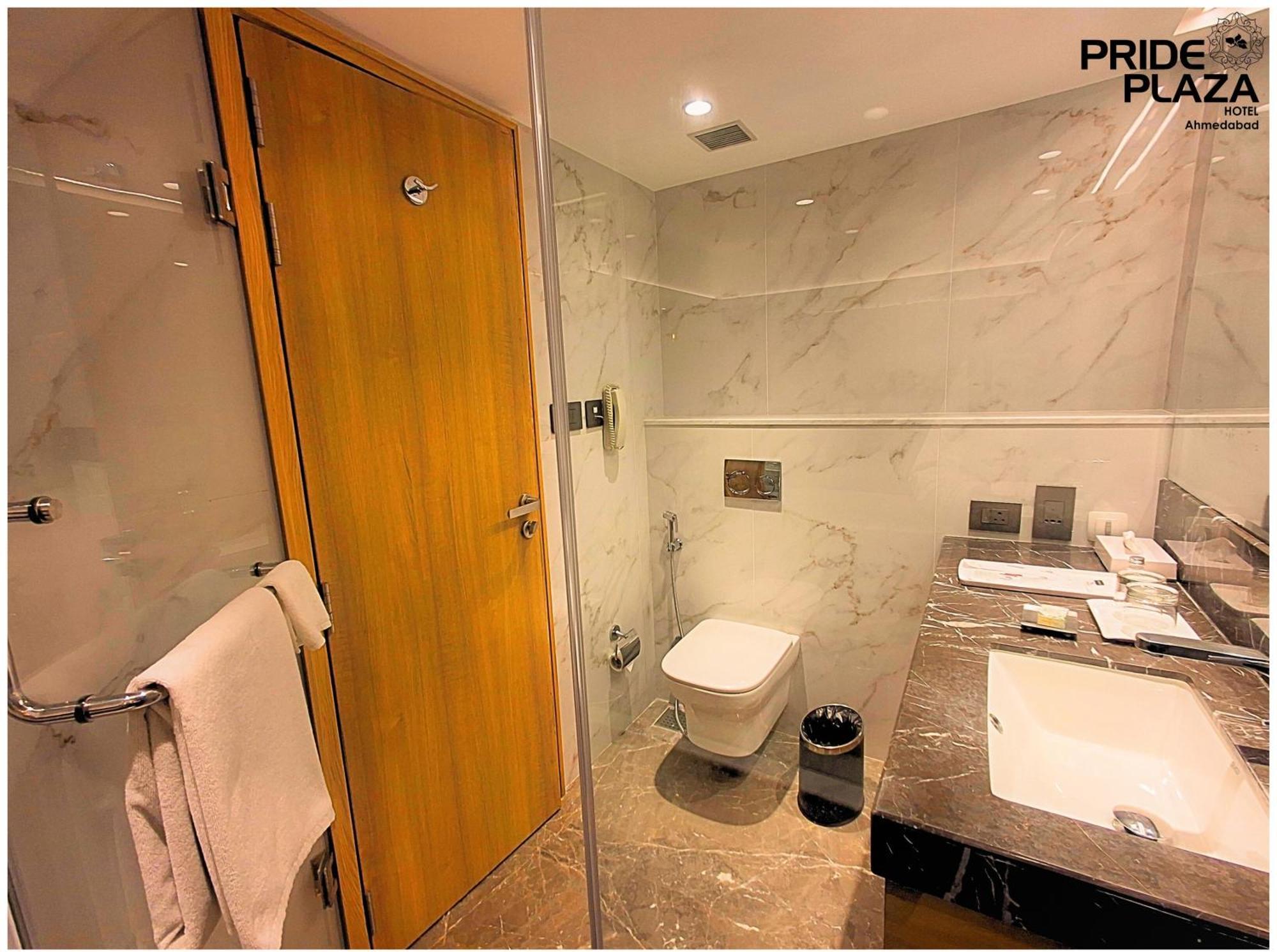 Pride Plaza Hotel, 5*
