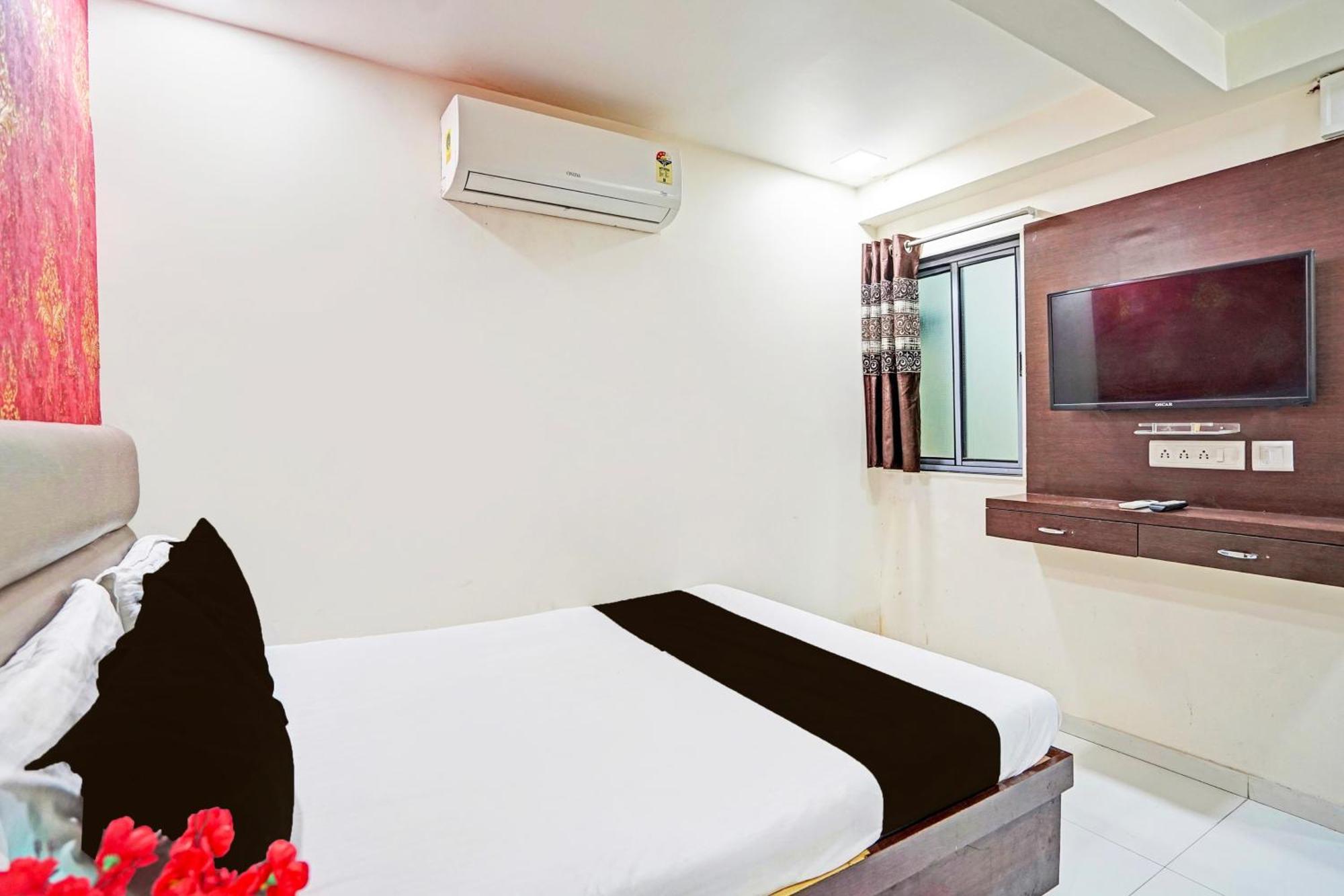 Hotel O S. G. Highway Formerly I Land Park Ahmedabad