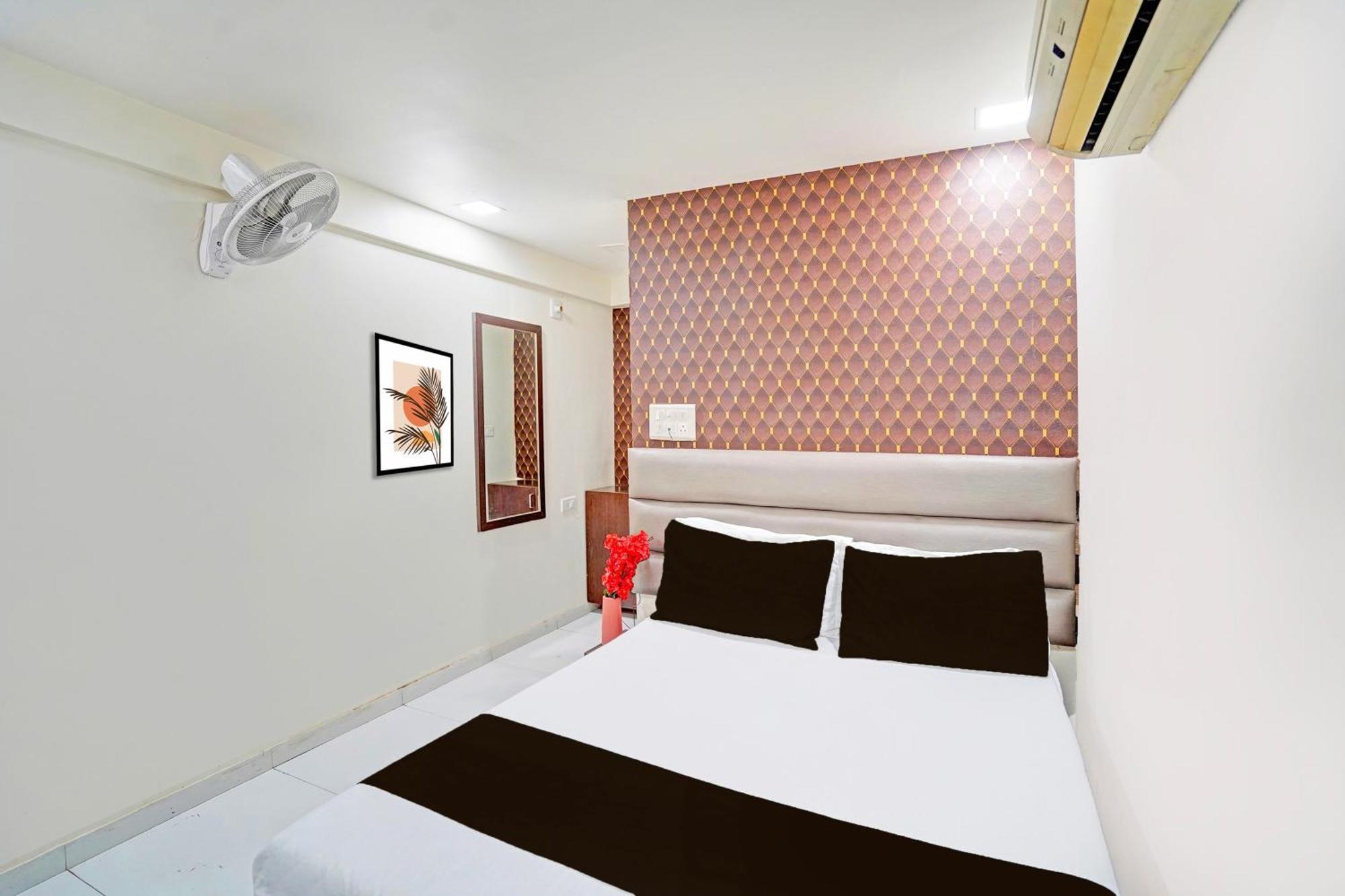 Hotel O S. G. Highway Formerly I Land Park 3*