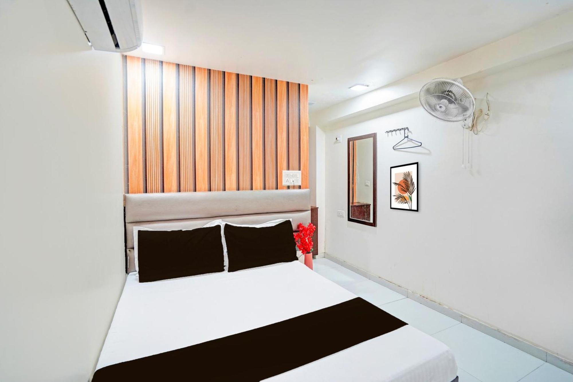 Hotel O S. G. Highway Formerly I Land Park 3*