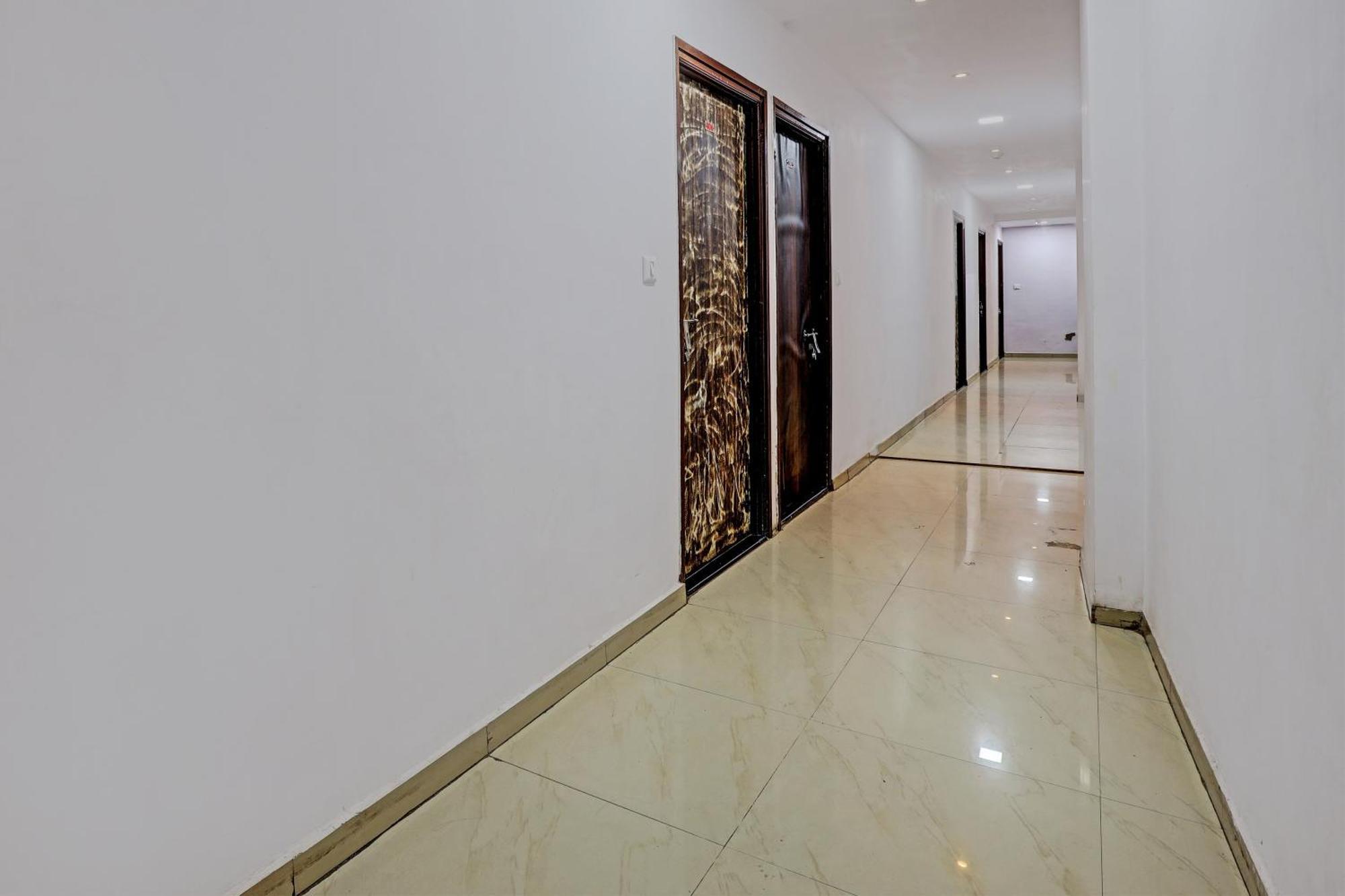 Hotel O Royal Inn 4* Ahmedabad
