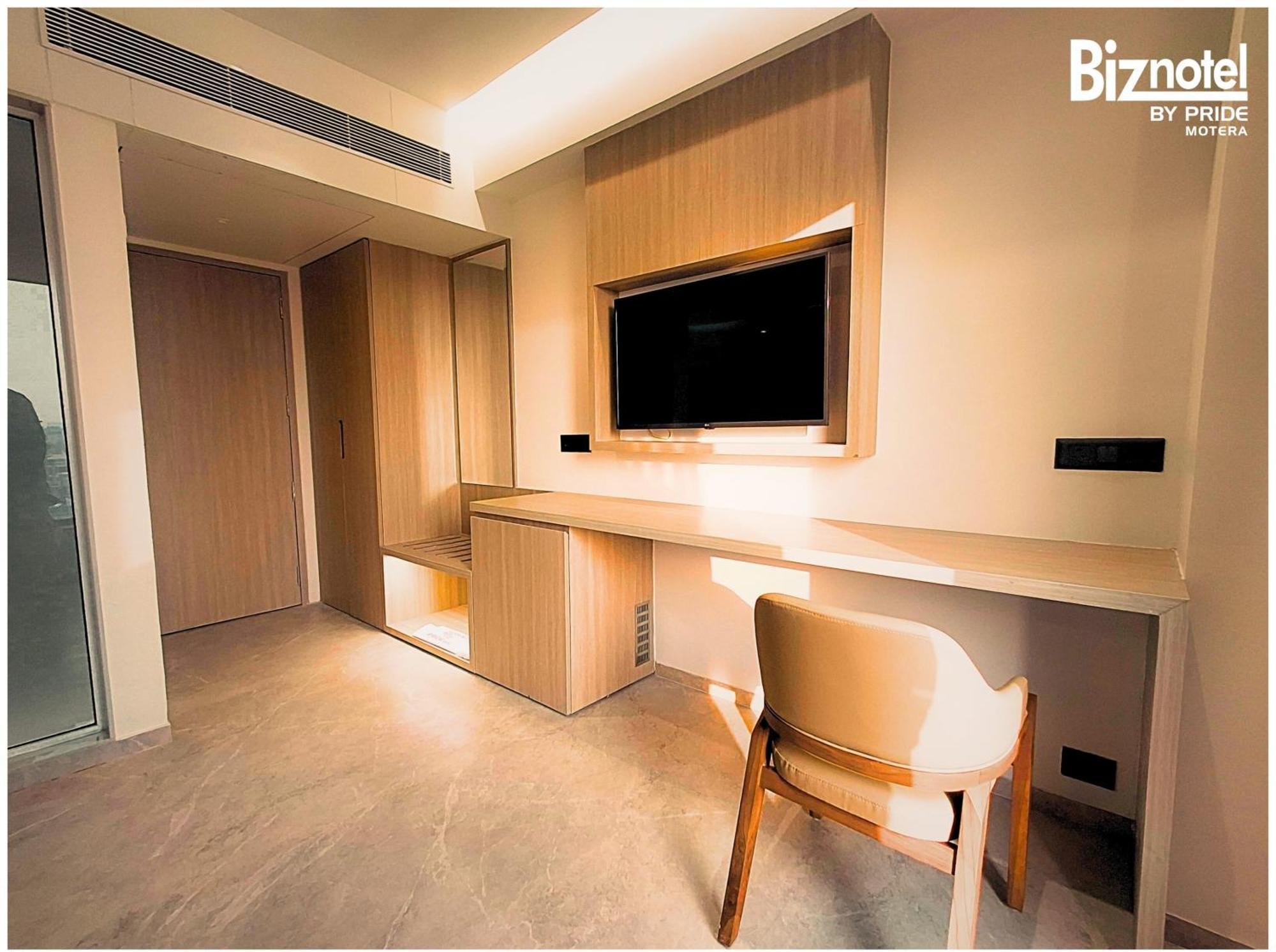 Biznotel By Pride Motera Hotel 4*
