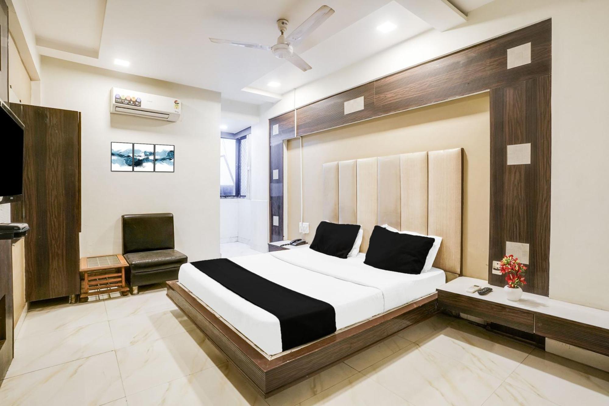 Hotel O Vanya Palace 4*