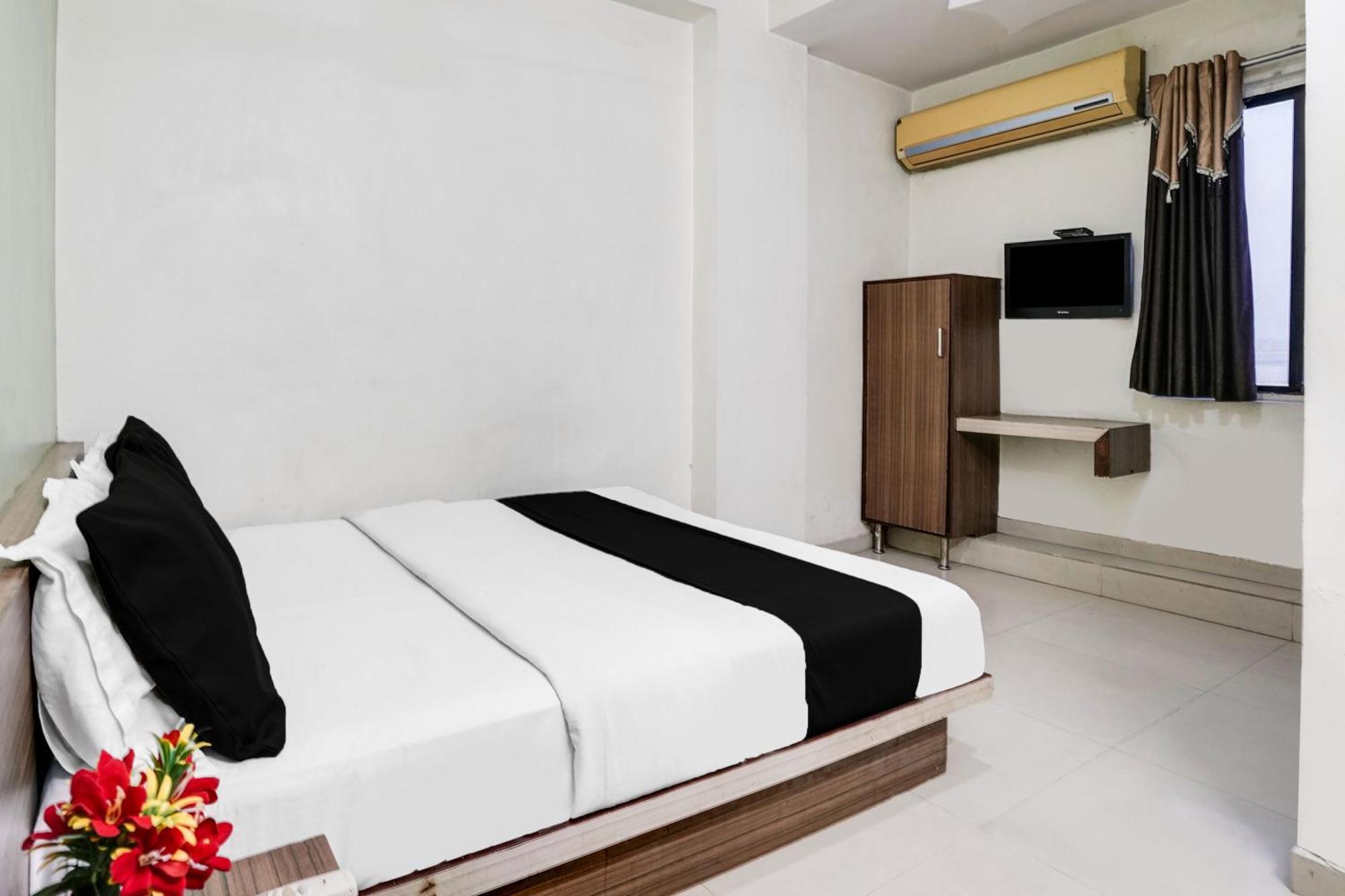 Hotel O Vanya Palace 4*