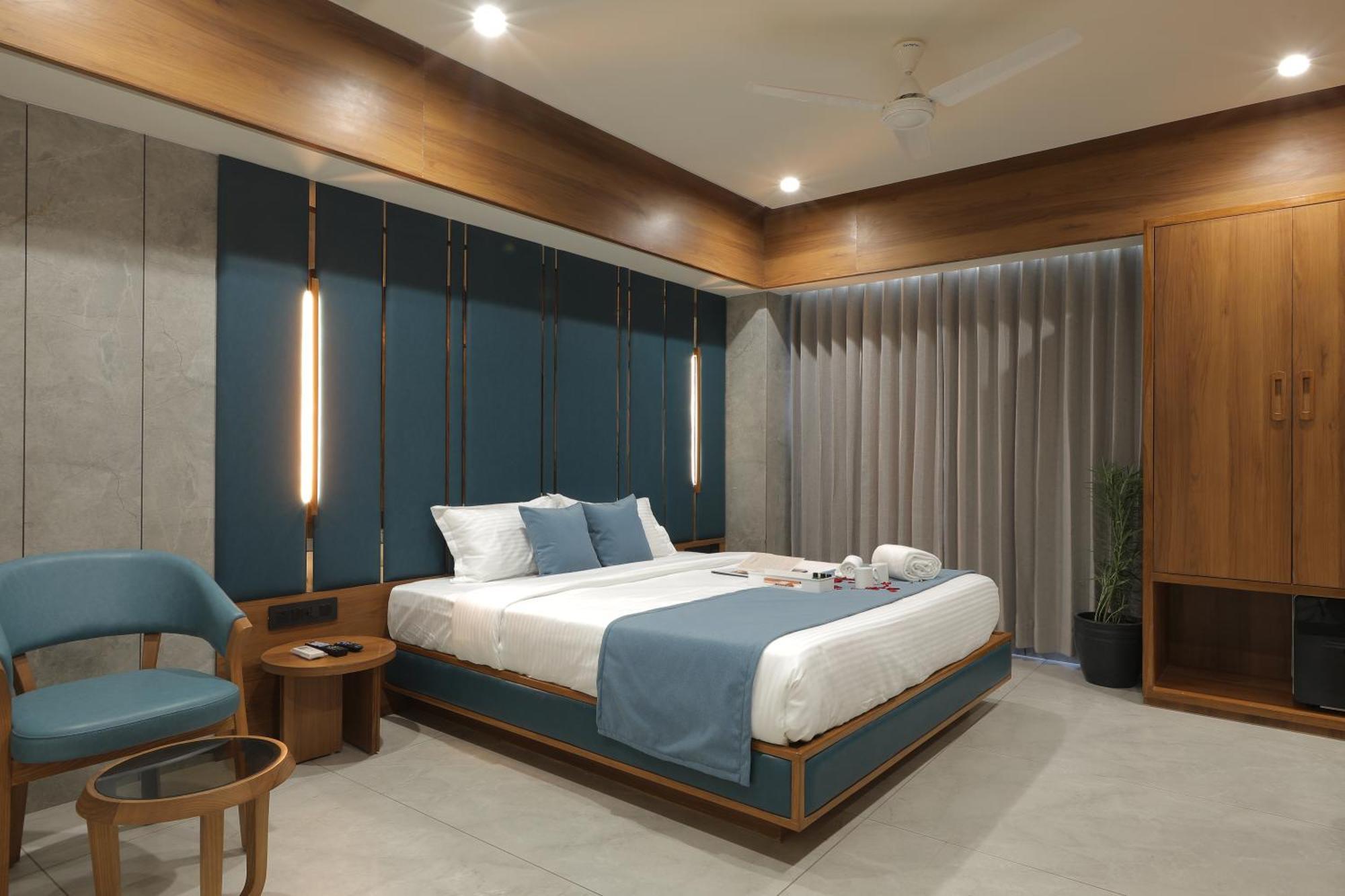 Plenteous Hotel 3*