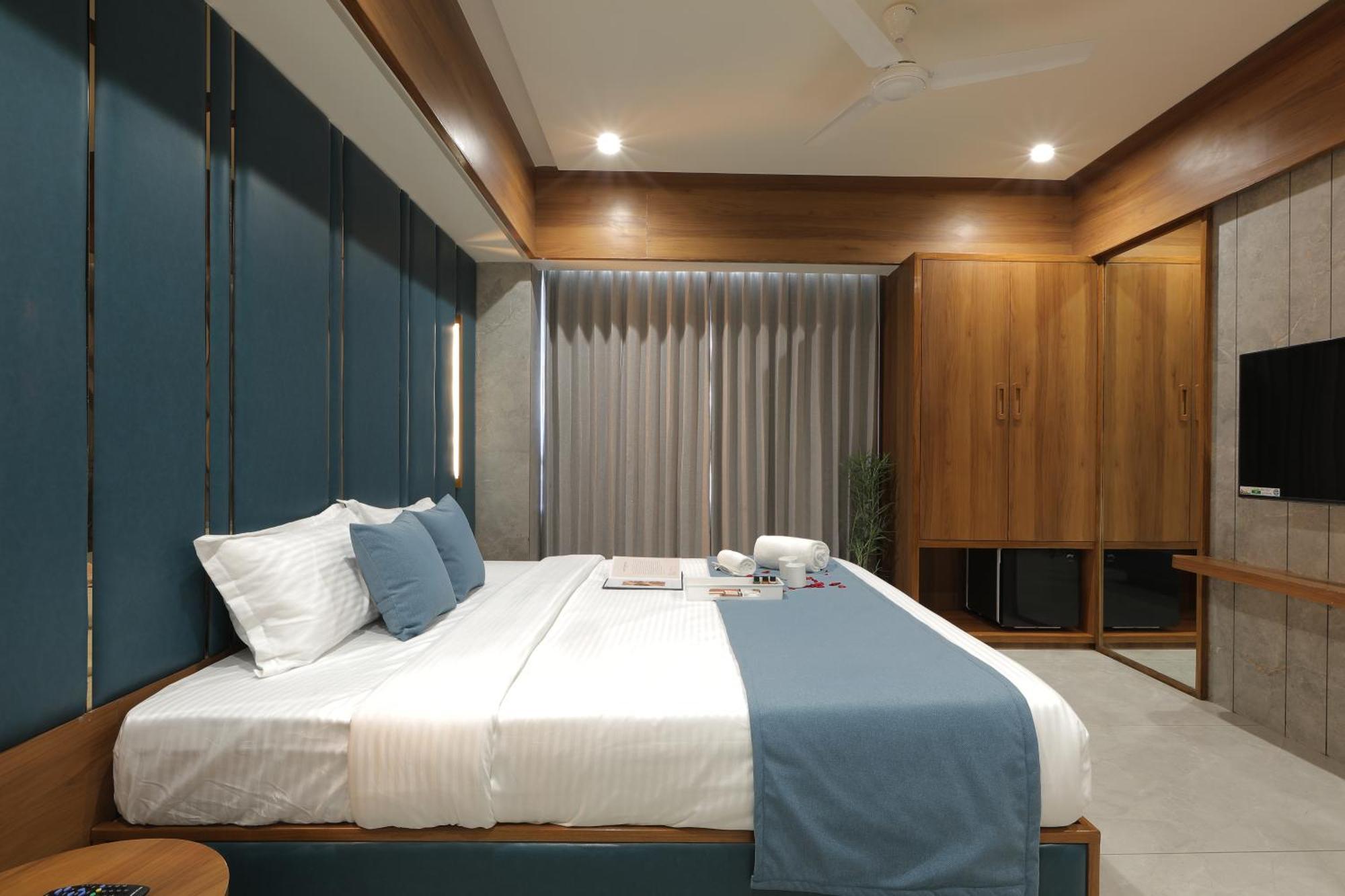 Hotel Plenteous Ahmedabad