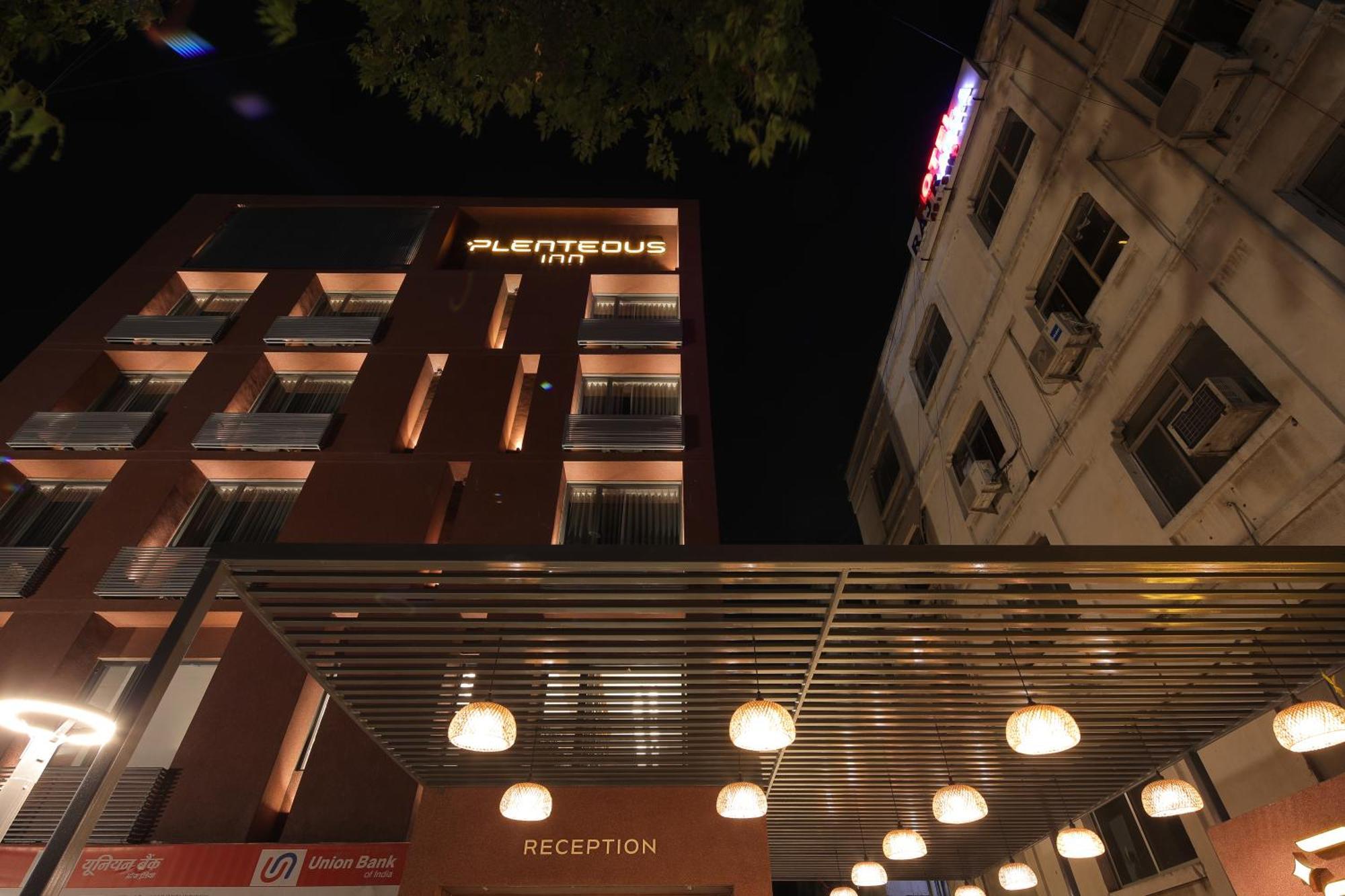 Hotel Plenteous 3*