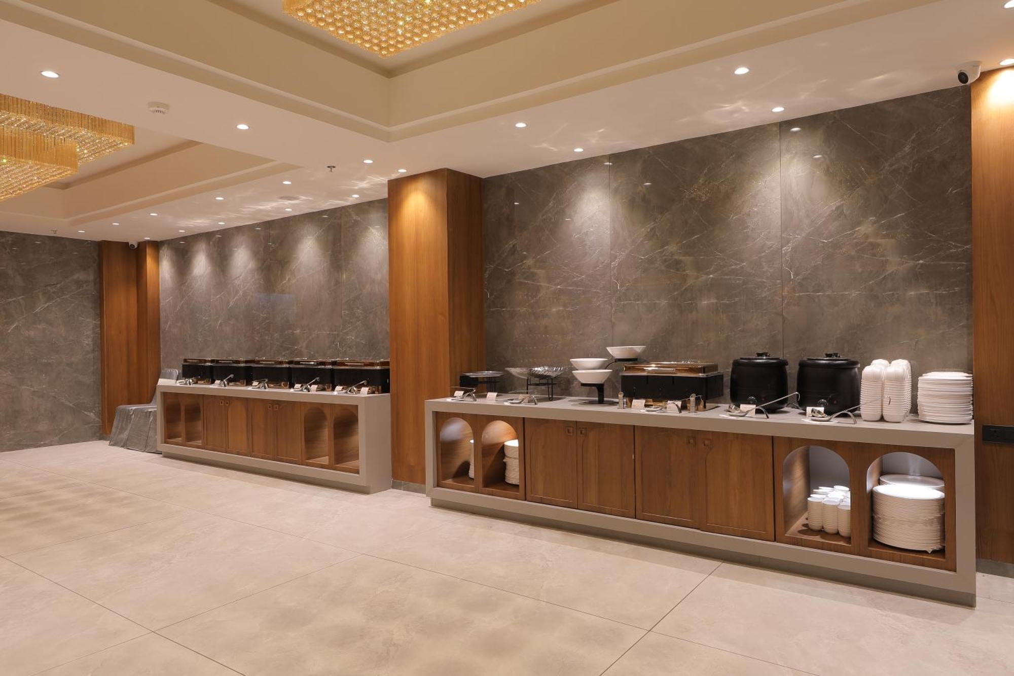 Hotel Plenteous Ahmedabad