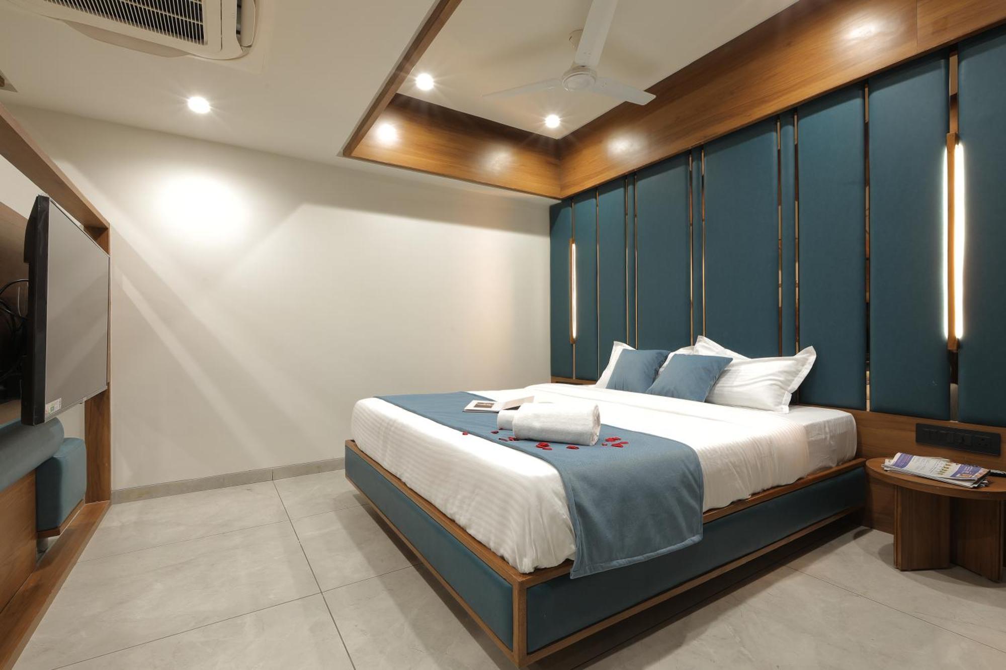 Plenteous Hotel Ahmedabad