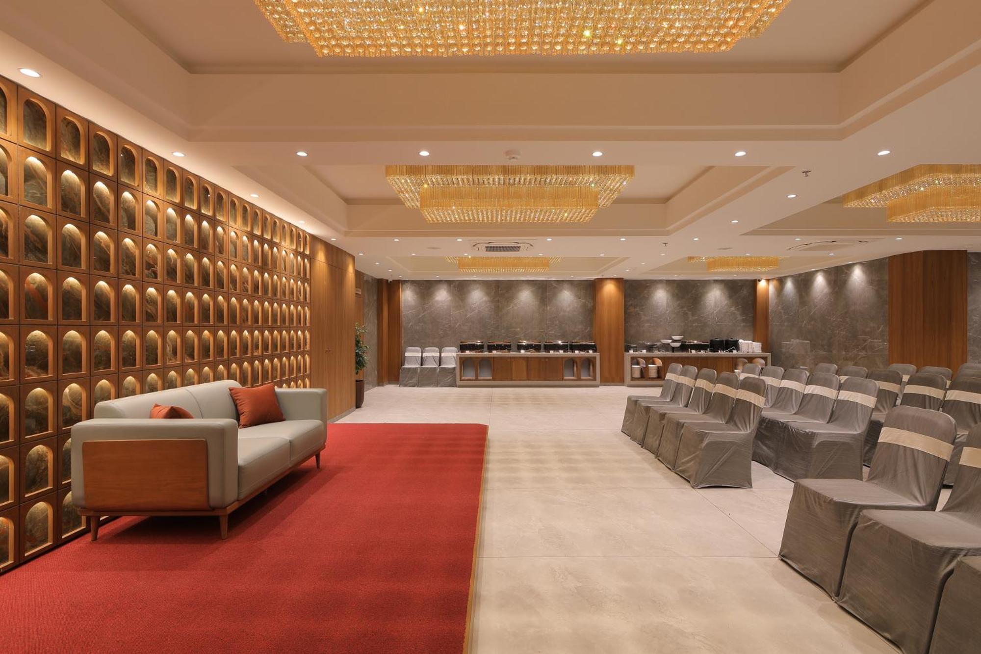 Hotel Plenteous Ahmedabad
