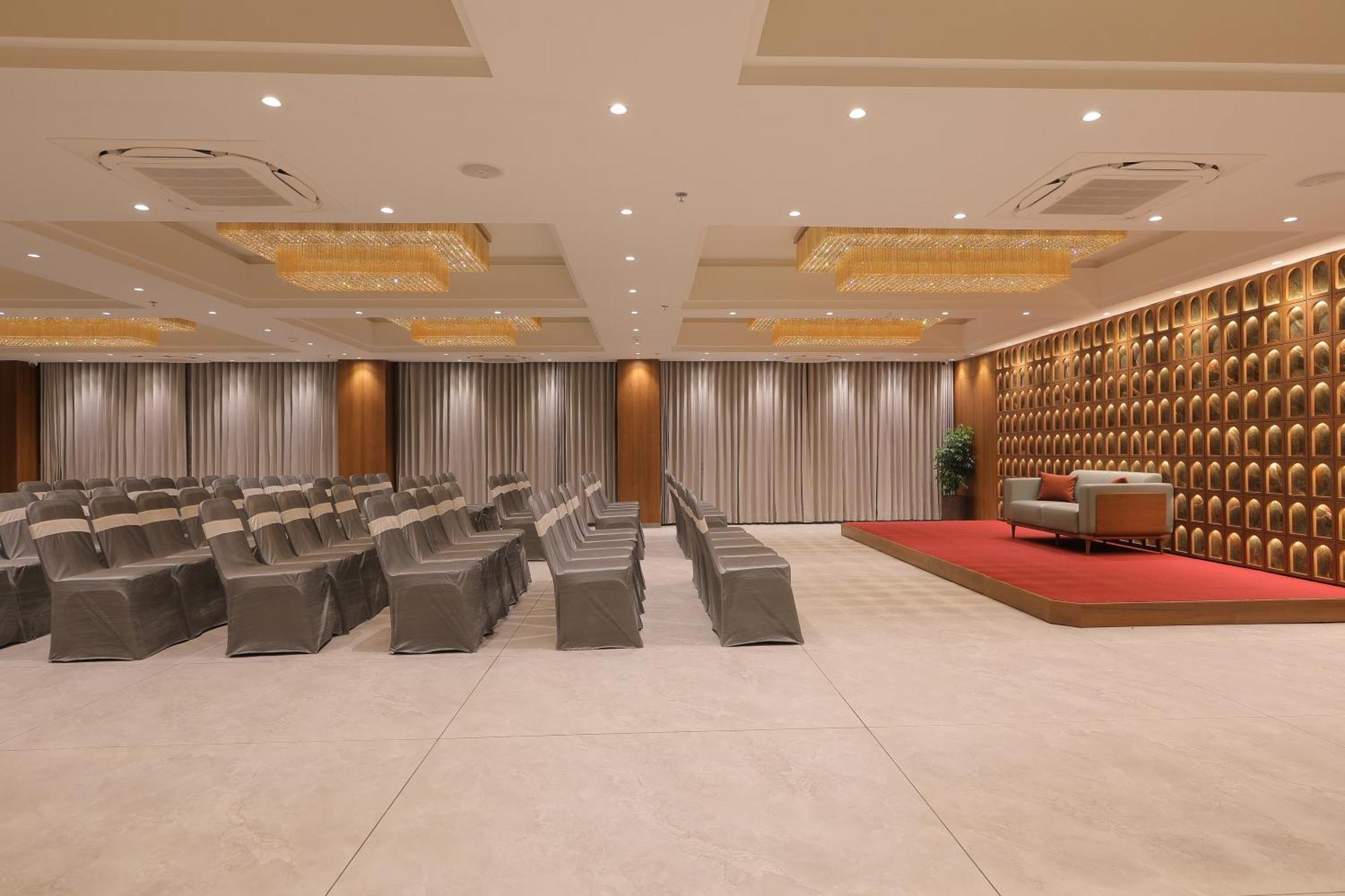 Hotel Plenteous 3*