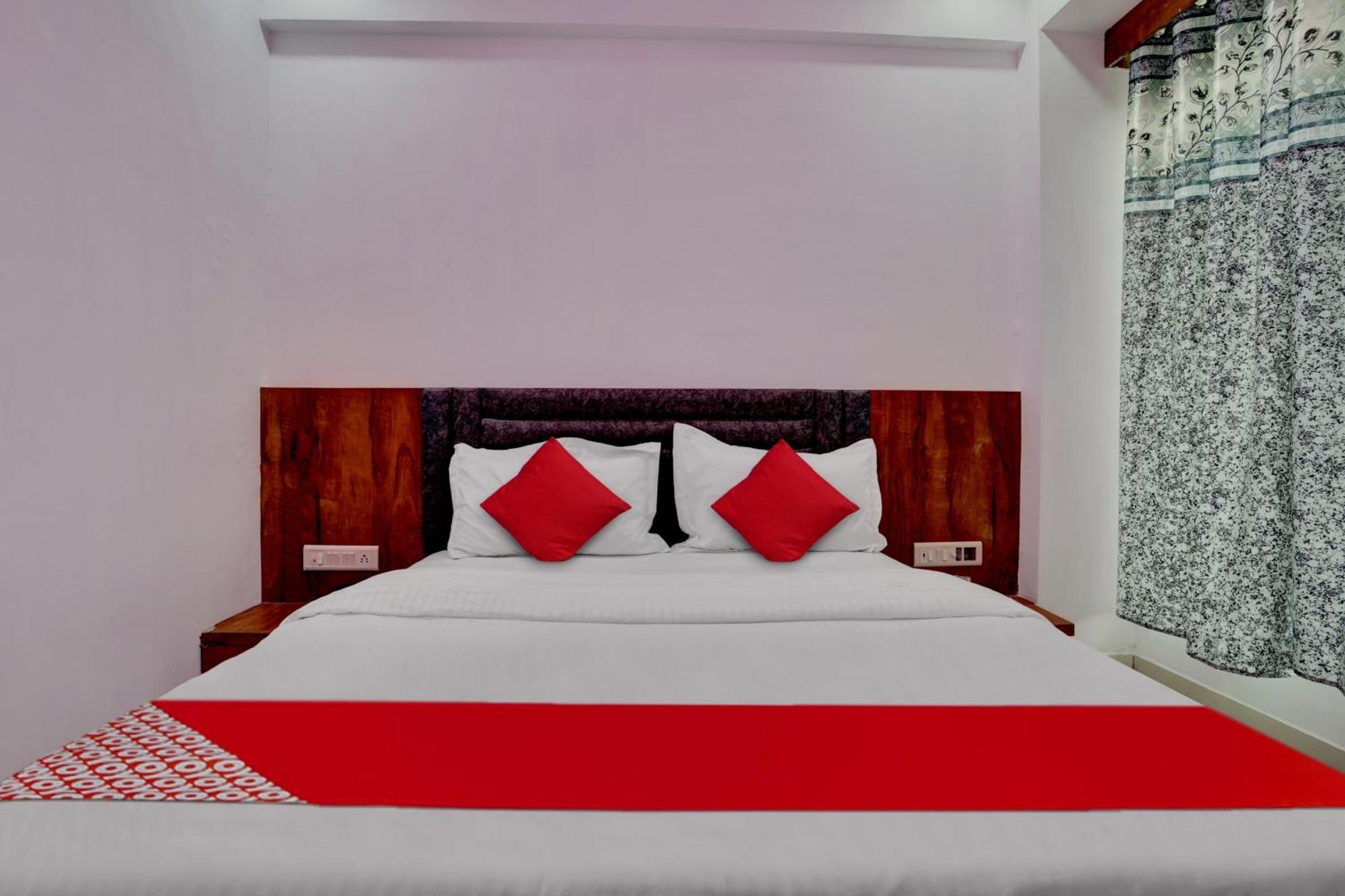 Vinayak Hotel 3*