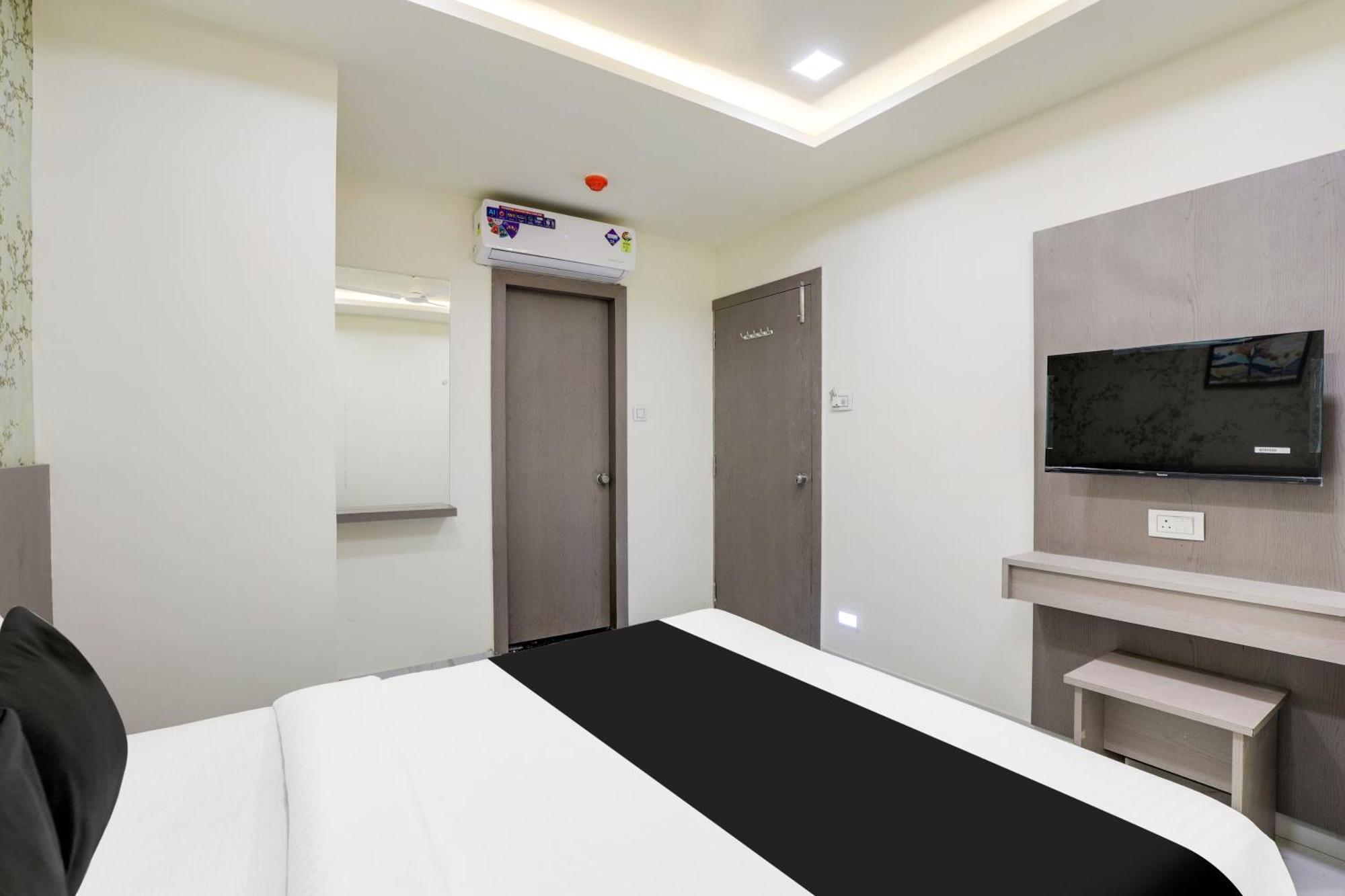 Hotel O Neek Palace Ahmedabad