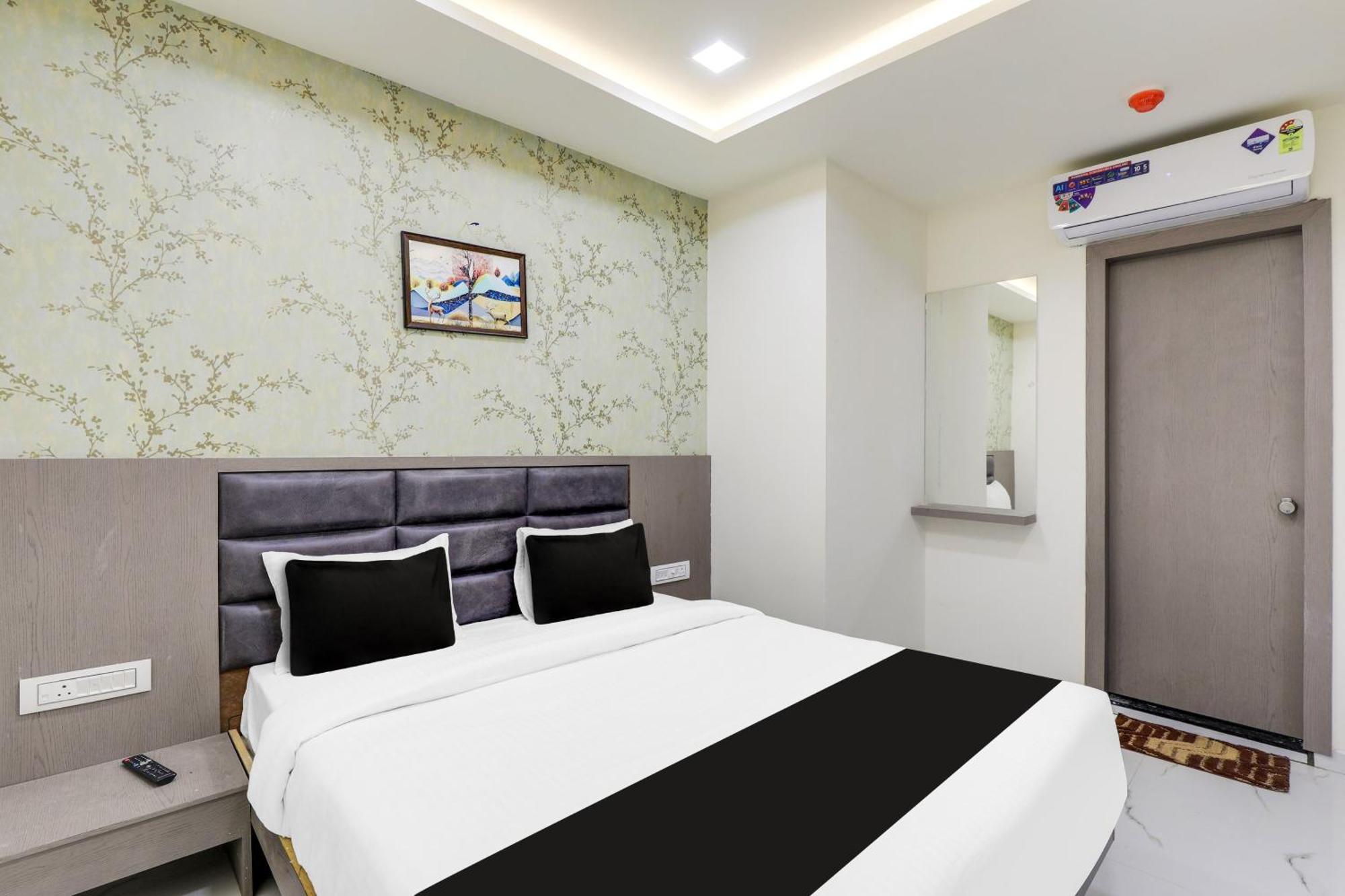 O Neek Palace Hotel 3*