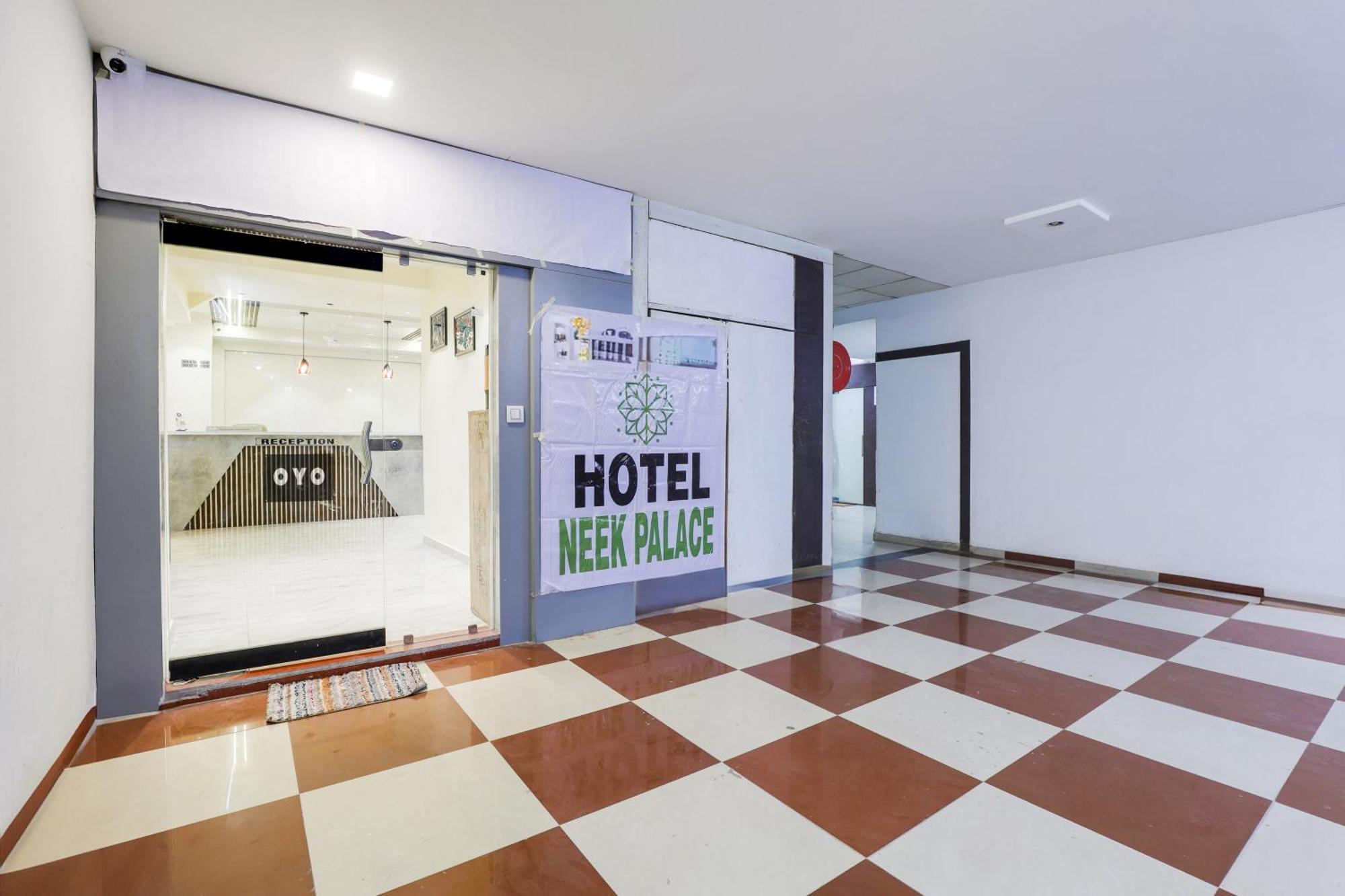 Hotel O Neek Palace Ahmedabad
