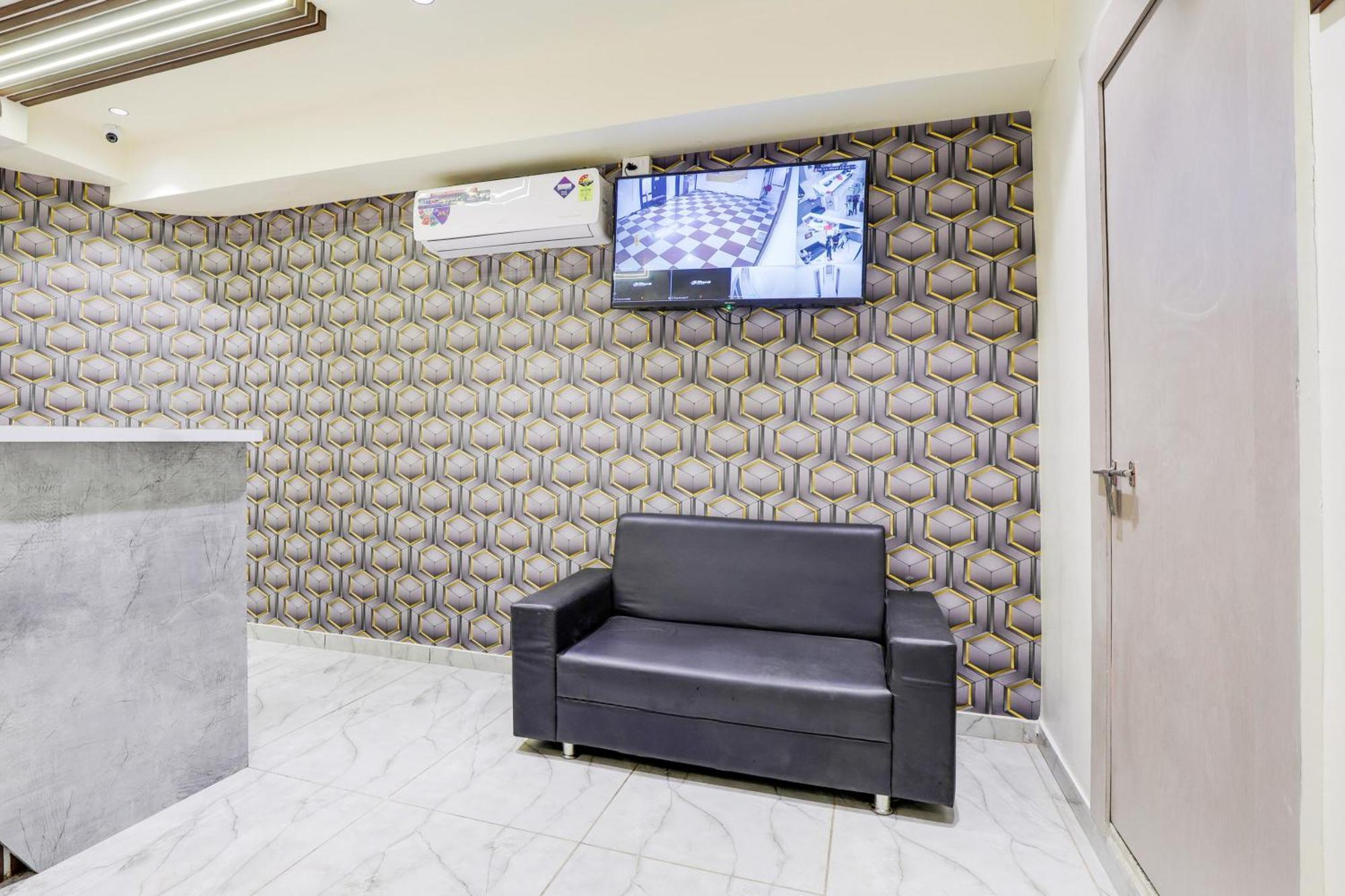O Neek Palace Hotel 3*