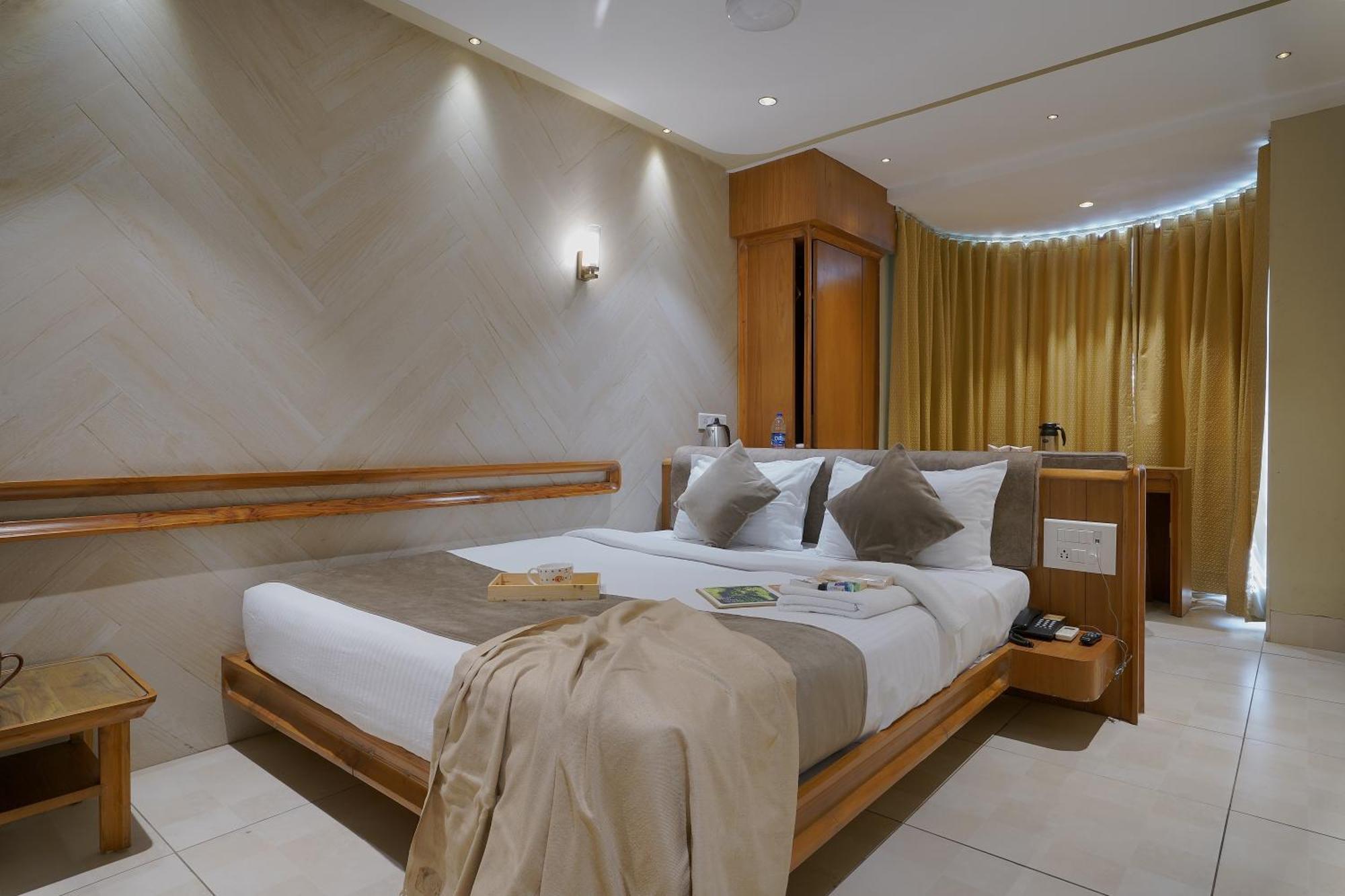 Hotel Artilla Ahmedabad