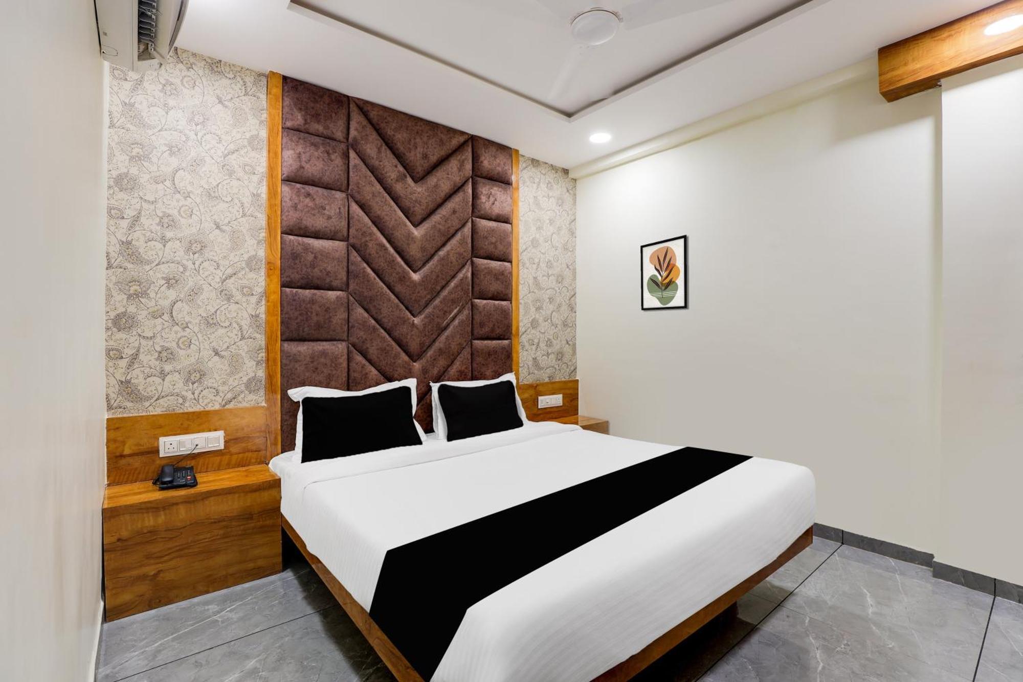 Hotel O Shagun 3*