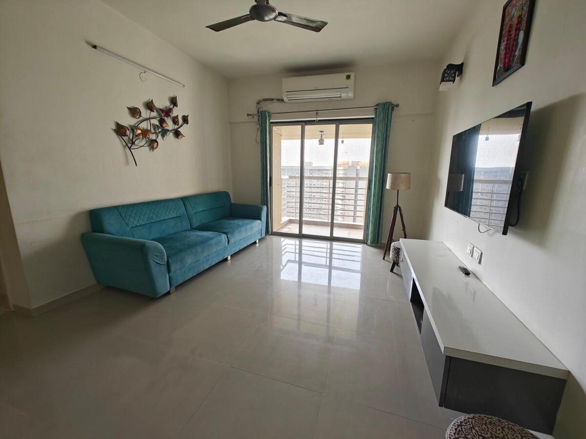 Floor With Stadium View In Lushgreen Heaven * Ahmedabad