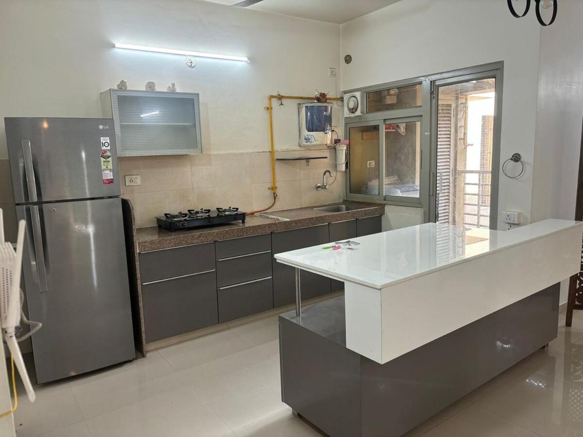 Apartment Floor With Stadium View In Lushgreen Heaven Ahmedabad